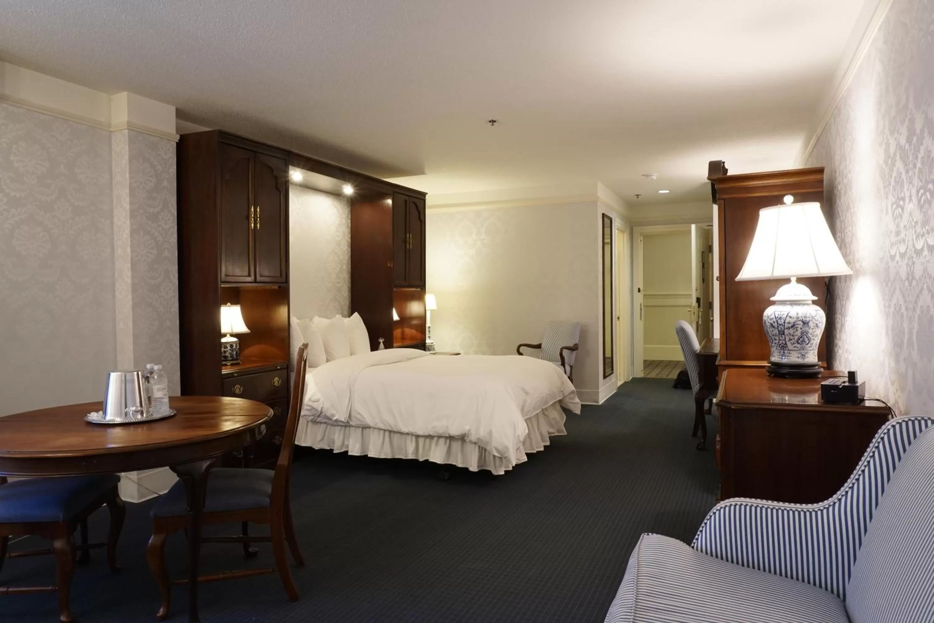 Bedroom, Bed in The Simsbury Inn