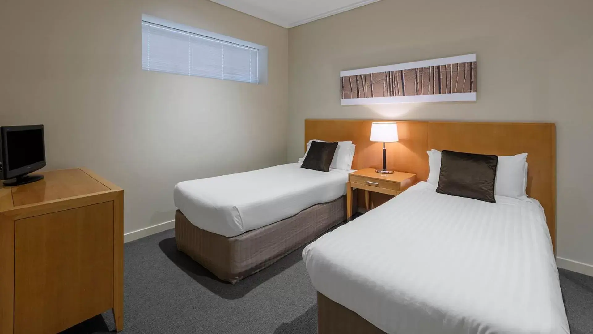 TV and multimedia, Bed in Oaks Hervey Bay Resort and Spa