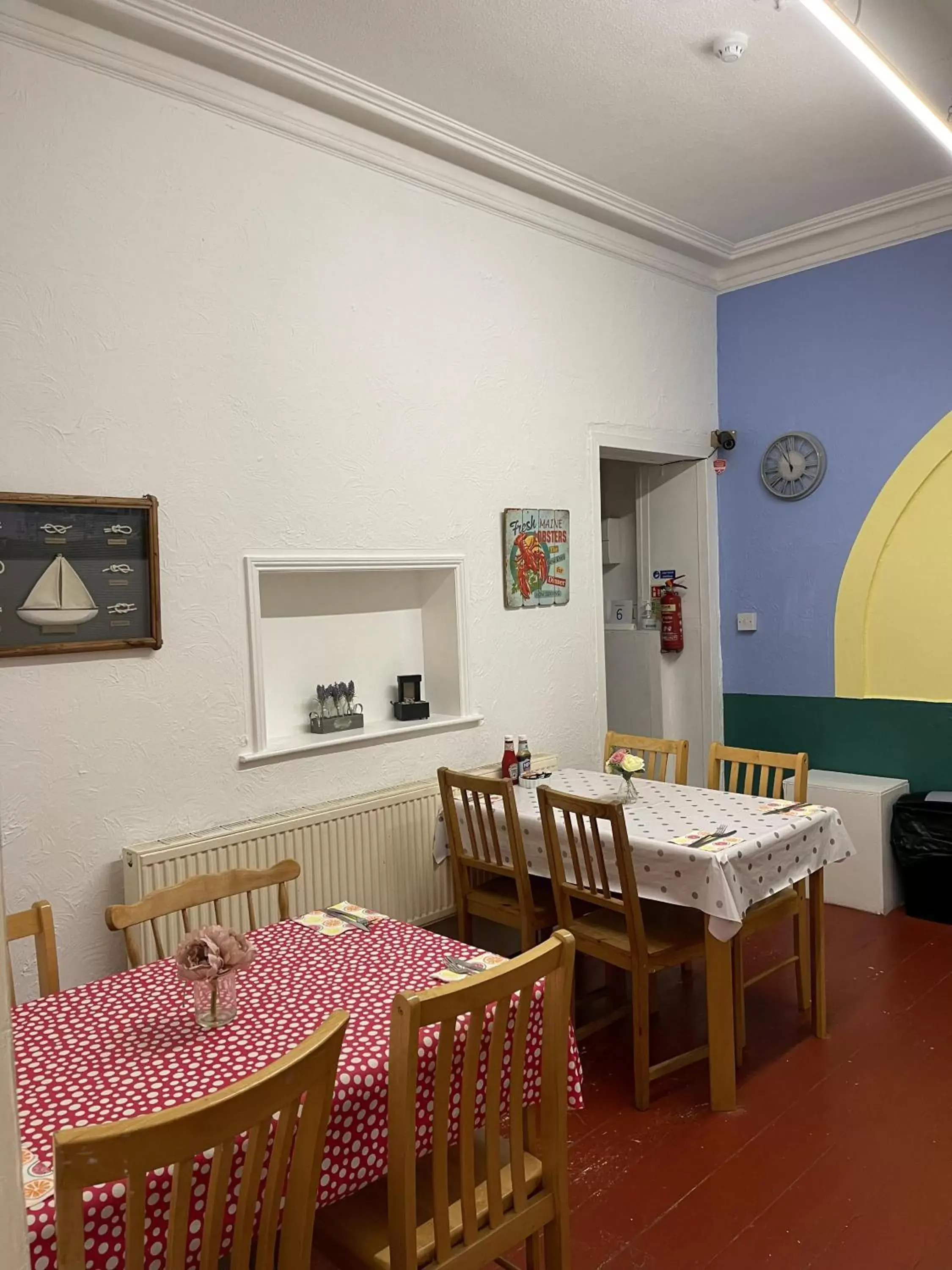 Dining area, Restaurant/Places to Eat in Henrys on the Prom