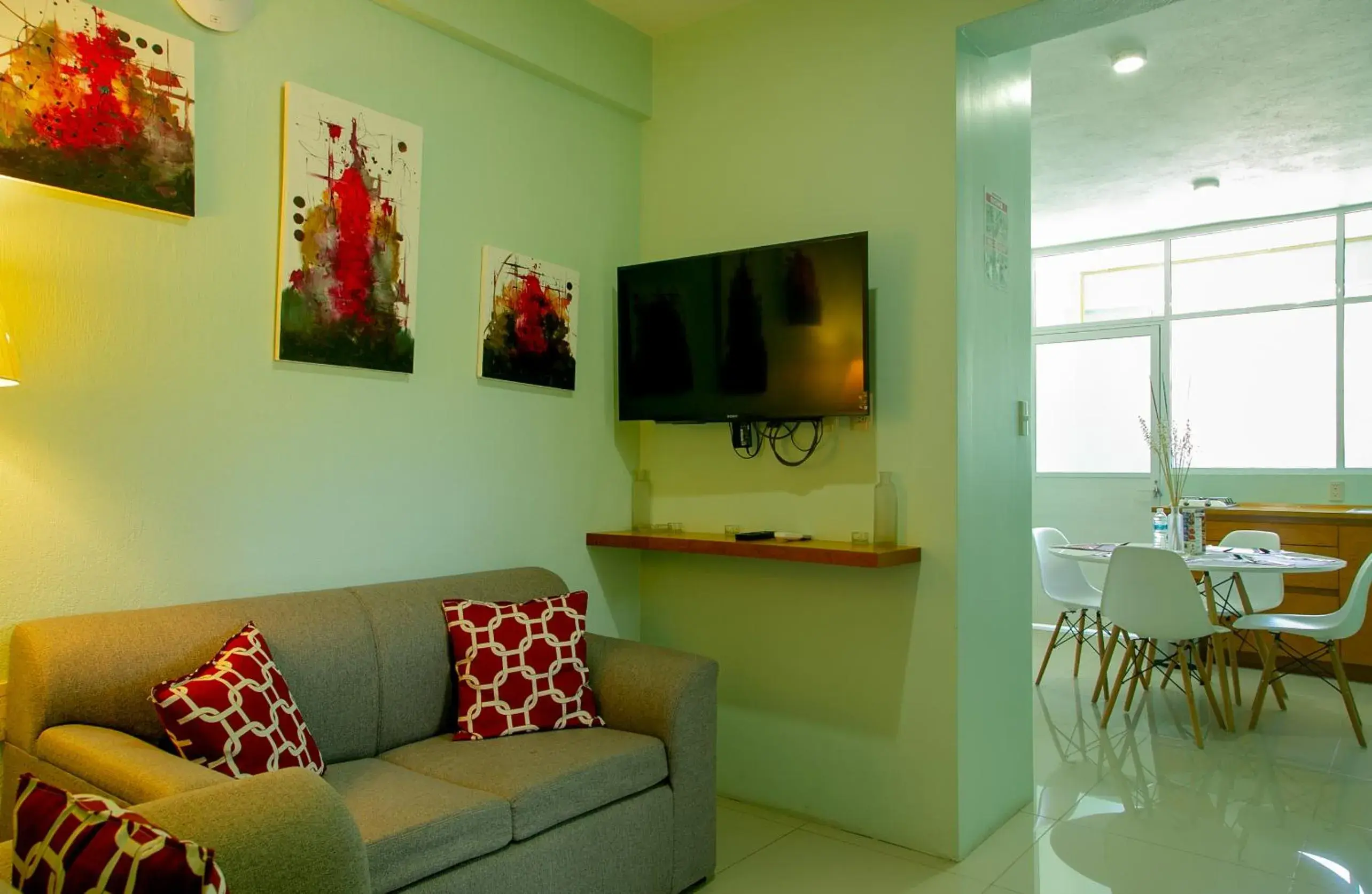 Living room, Seating Area in Relax Inn Suites