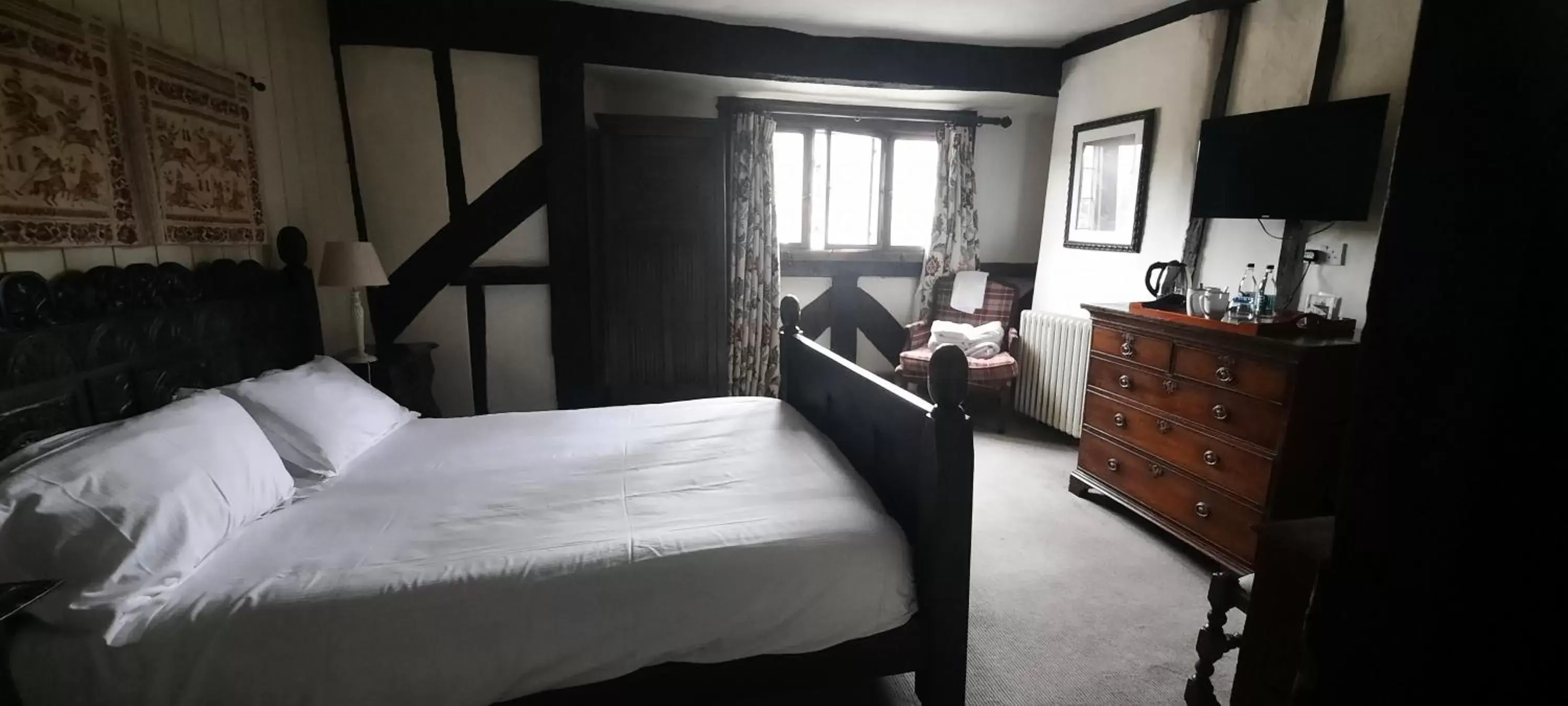 Bedroom in The George Inn & Plaine