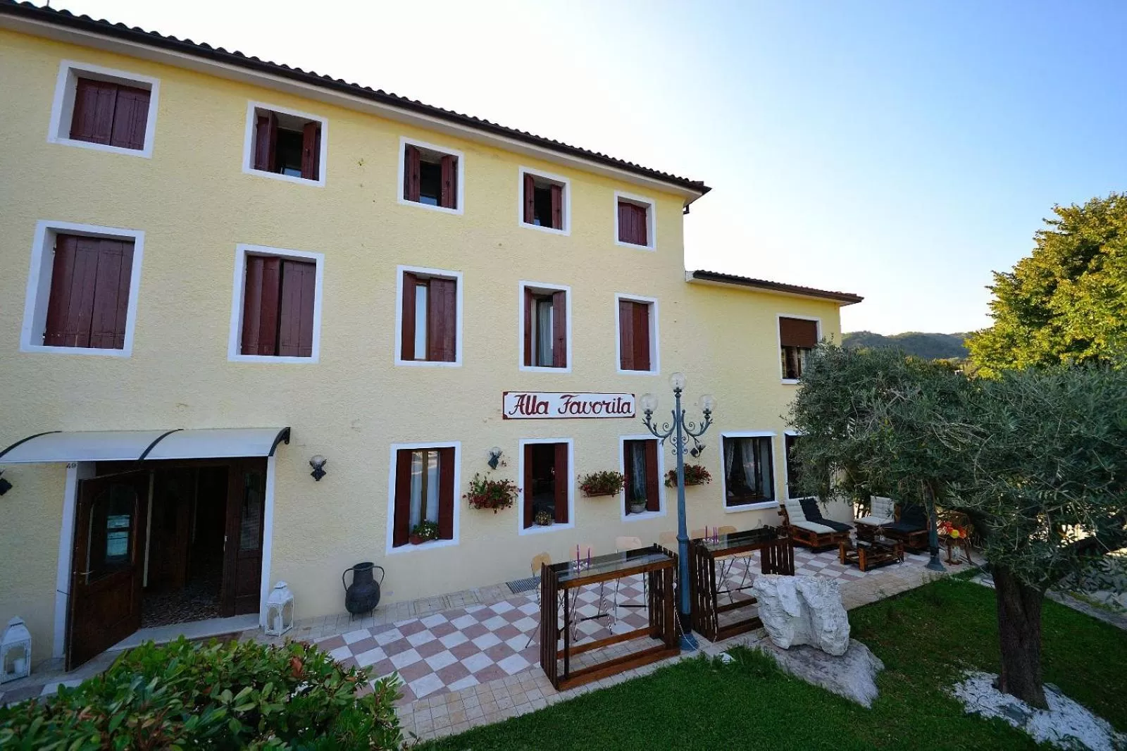 Property Building in Alla Favorita