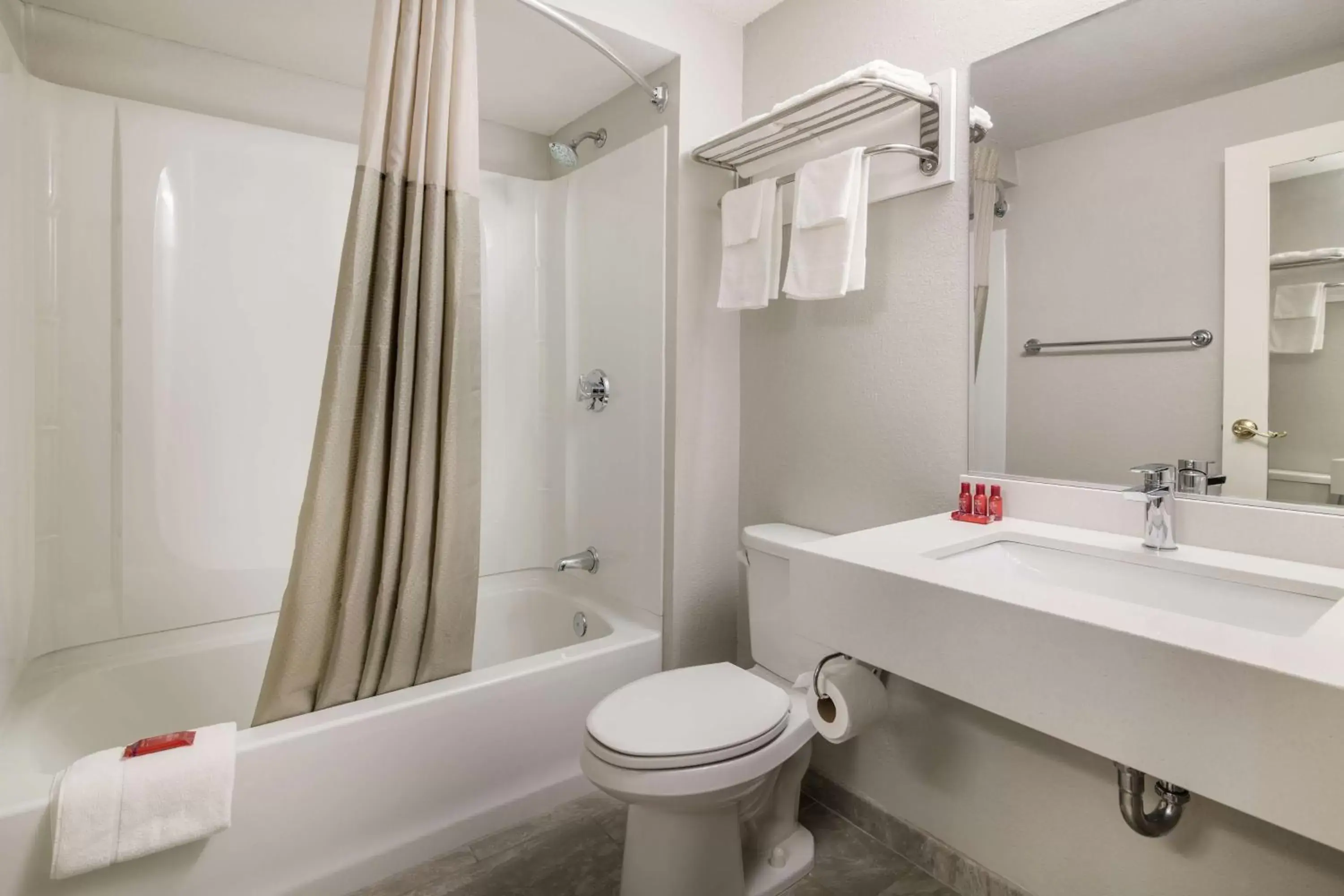 Bathroom in SureStay Hotel by Best Western Lewiston