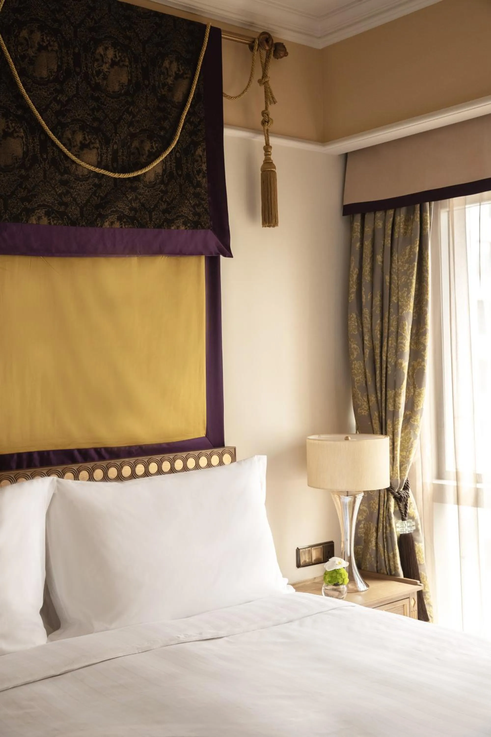 Bed in Jumeirah Living Guangzhou