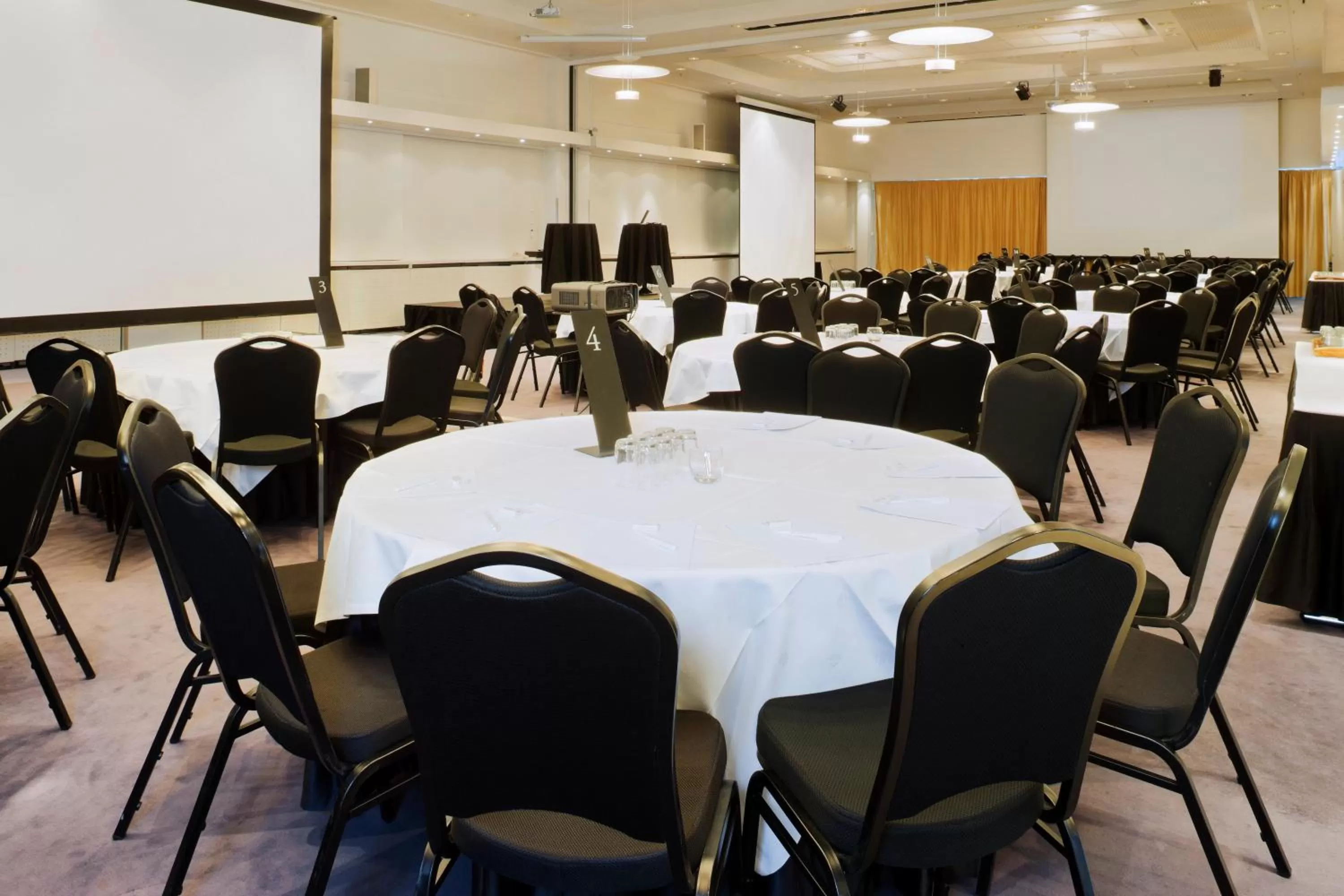 Meeting/conference room in Crowne Plaza Helsinki - Hesperia by IHG