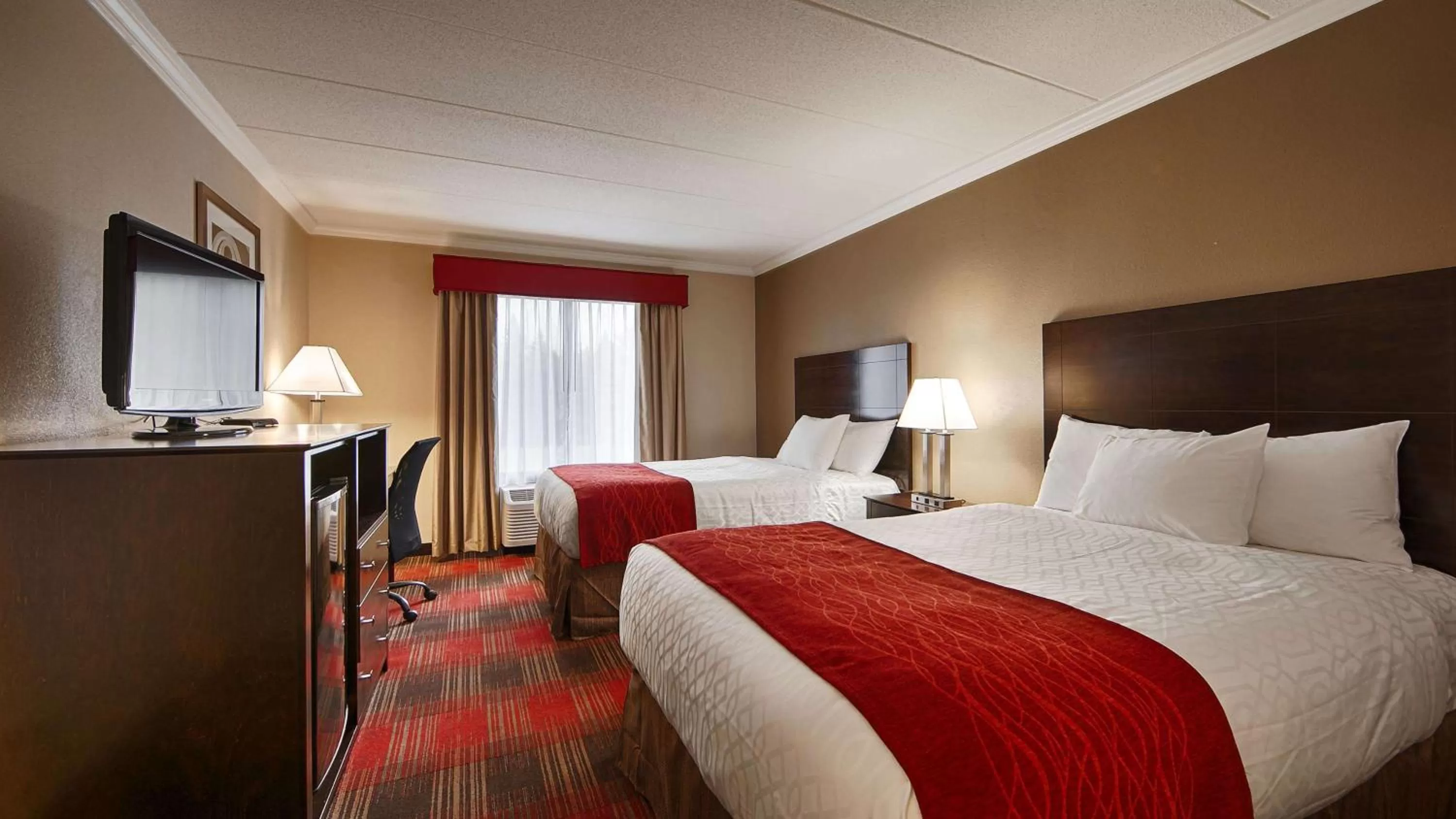 Photo of the whole room, Bed in Best Western Springfield West Inn