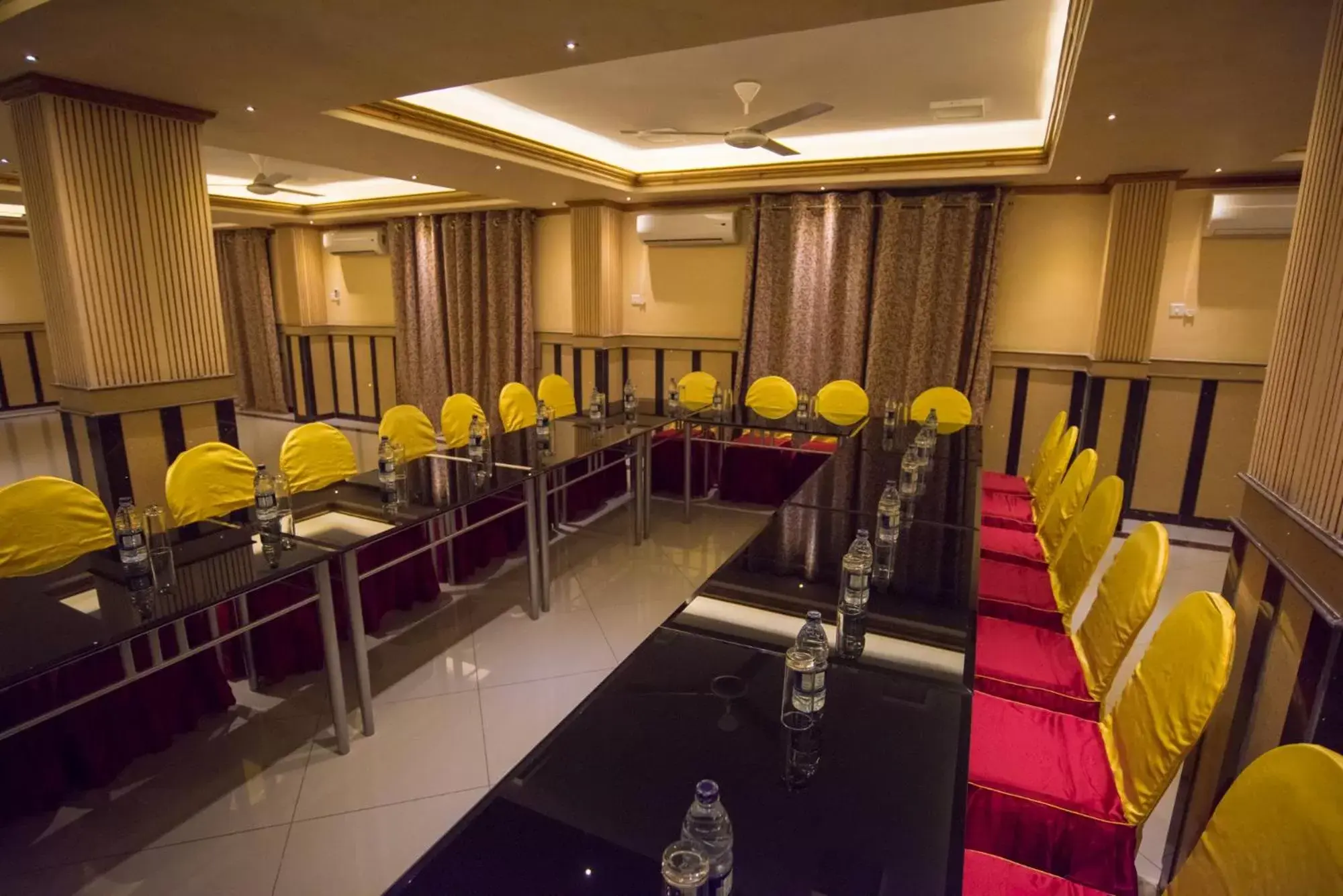 Business facilities in Euro Hotel and Apartments
