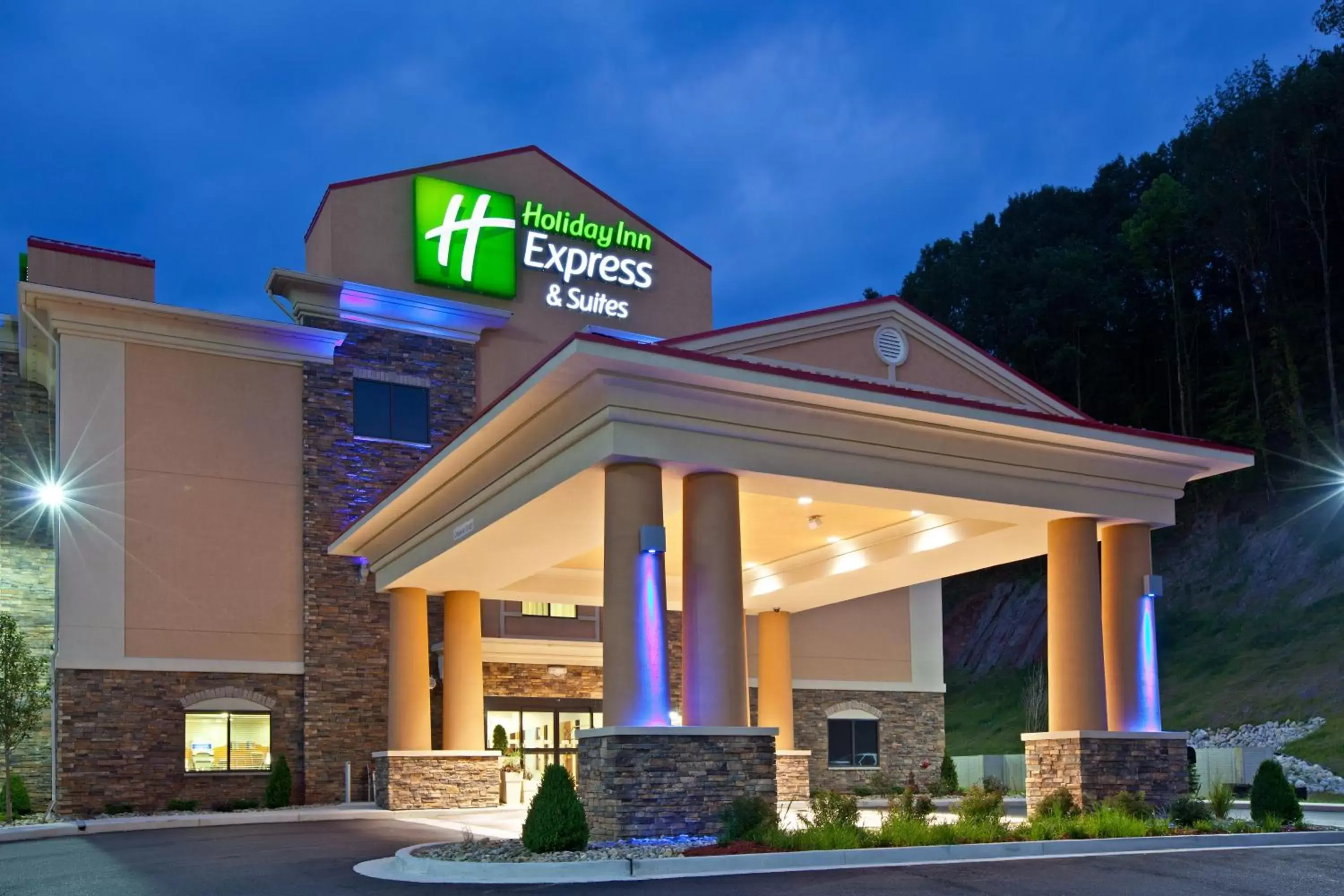 Property building in Holiday Inn Express & Suites Ripley, an IHG Hotel