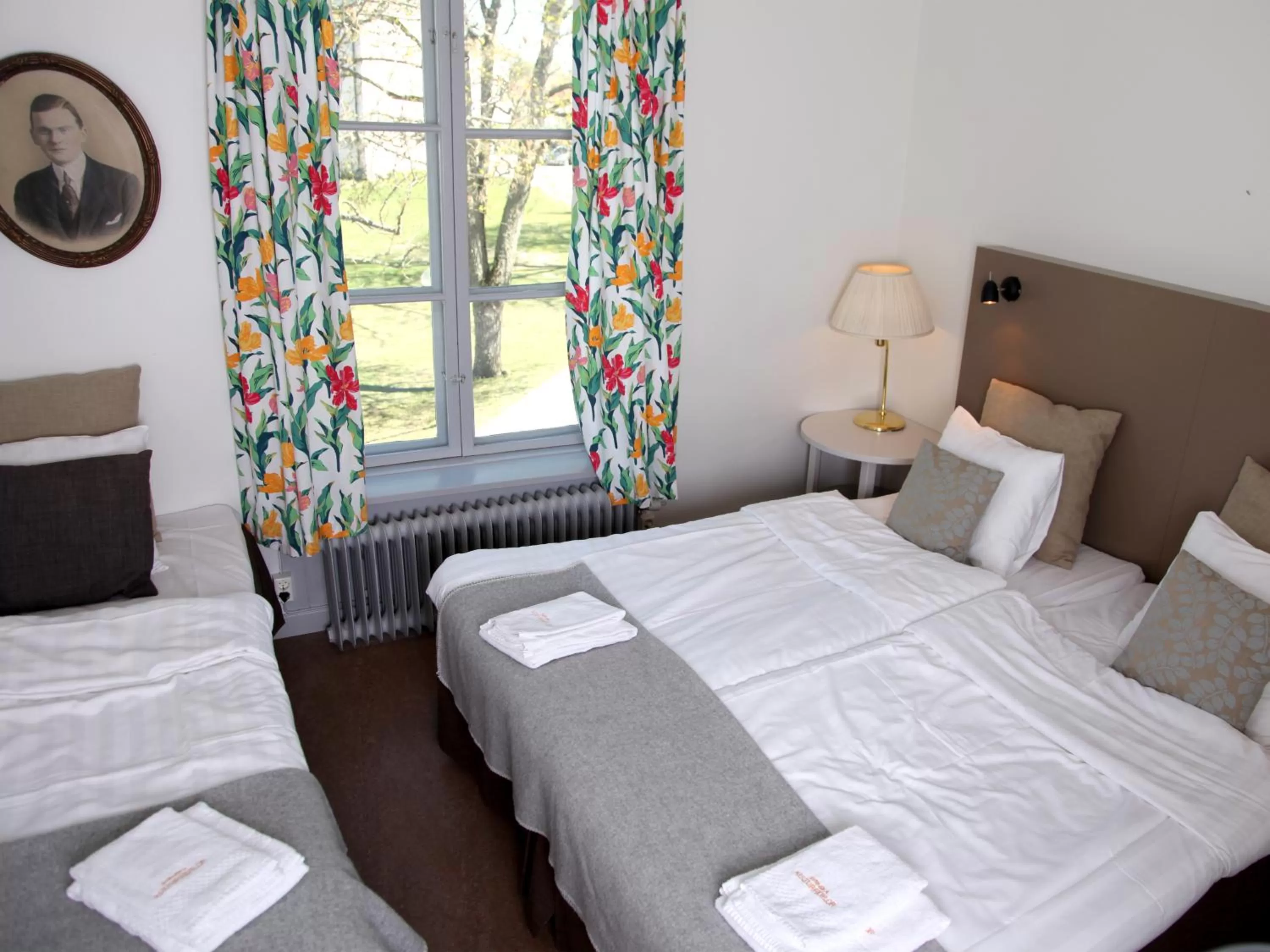 Family, Bed in Gripsholms BnB