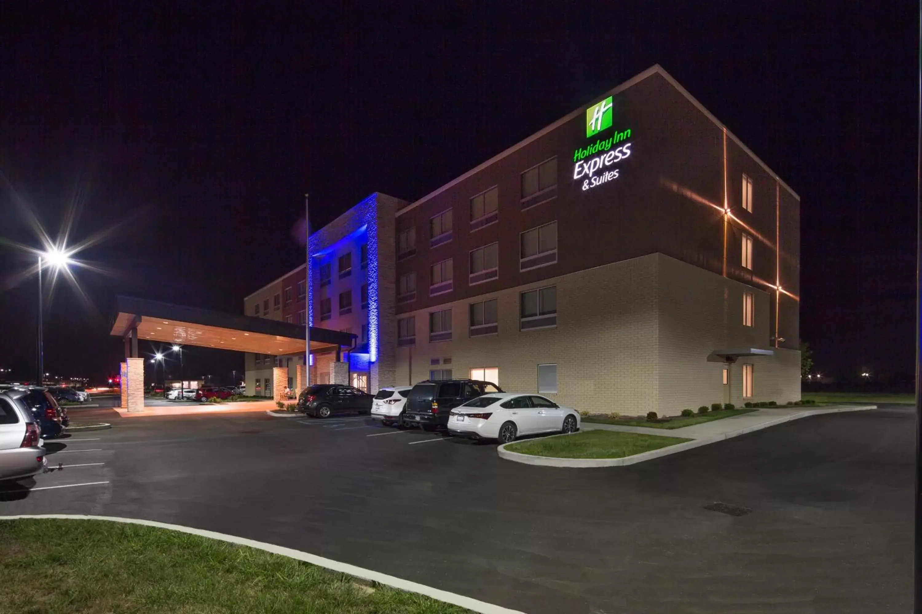 Property Building in Holiday Inn Express & Suites - Indianapolis NW - Zionsville, an IHG Hotel