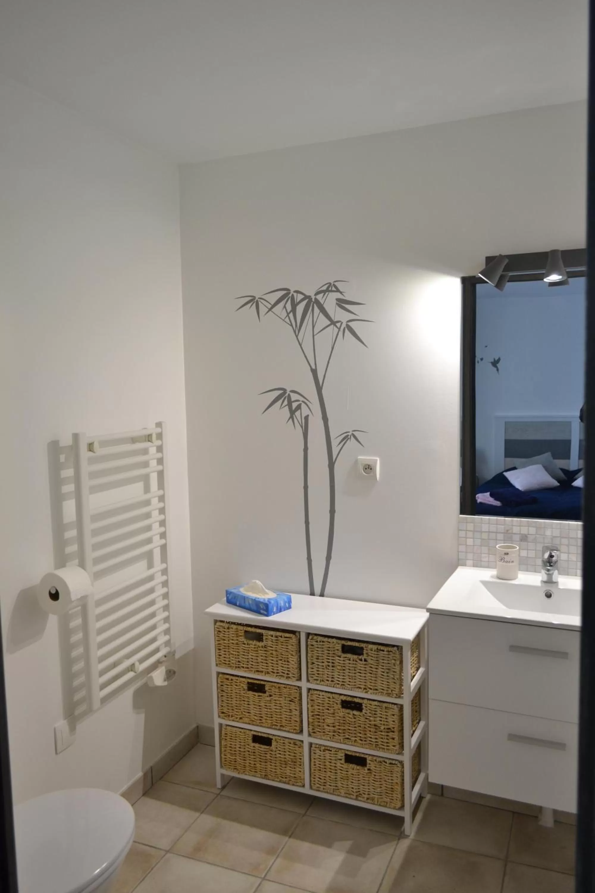 Bathroom in L'instant bleu