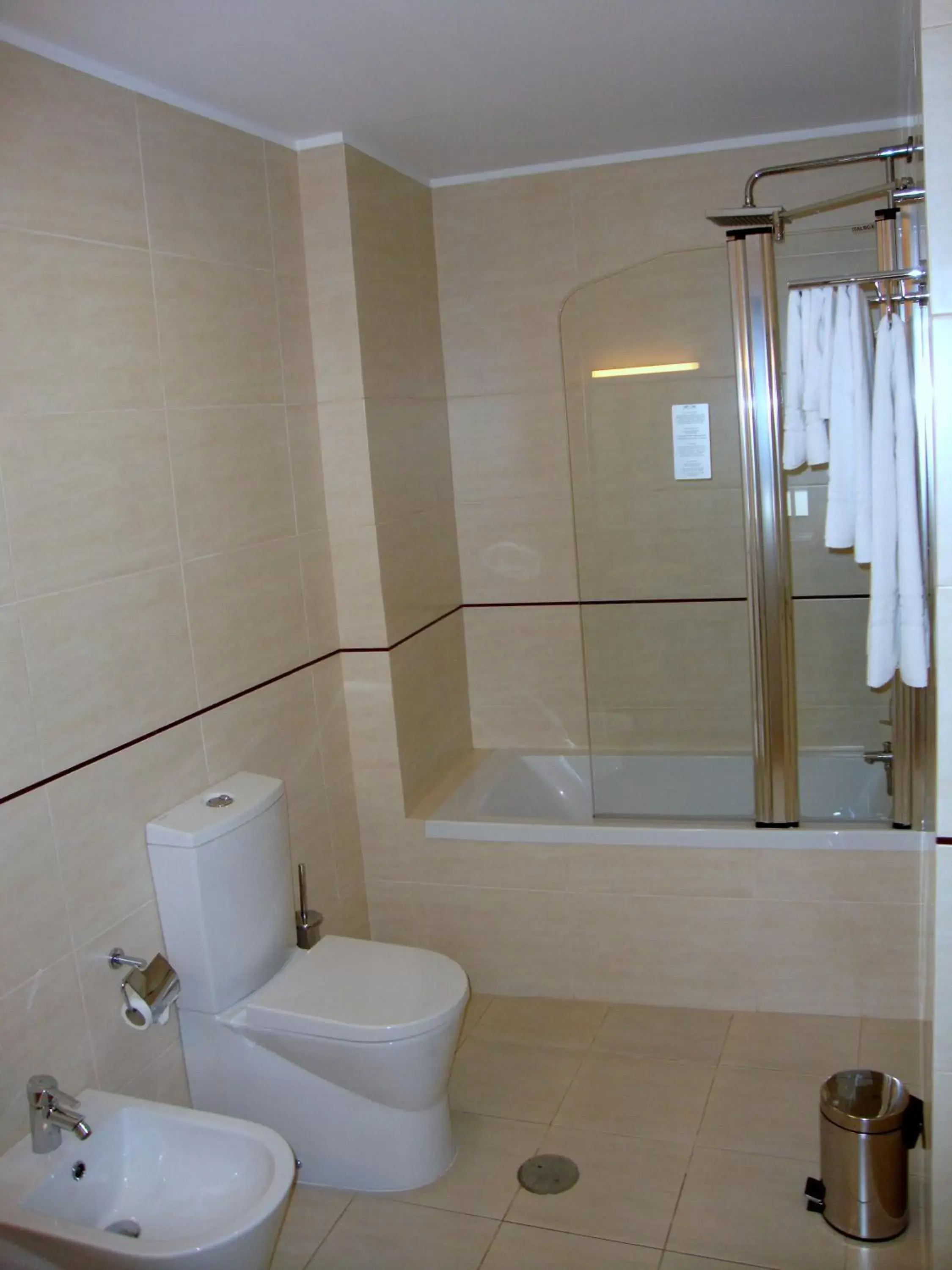 Bathroom in Hotel Aveiro Center