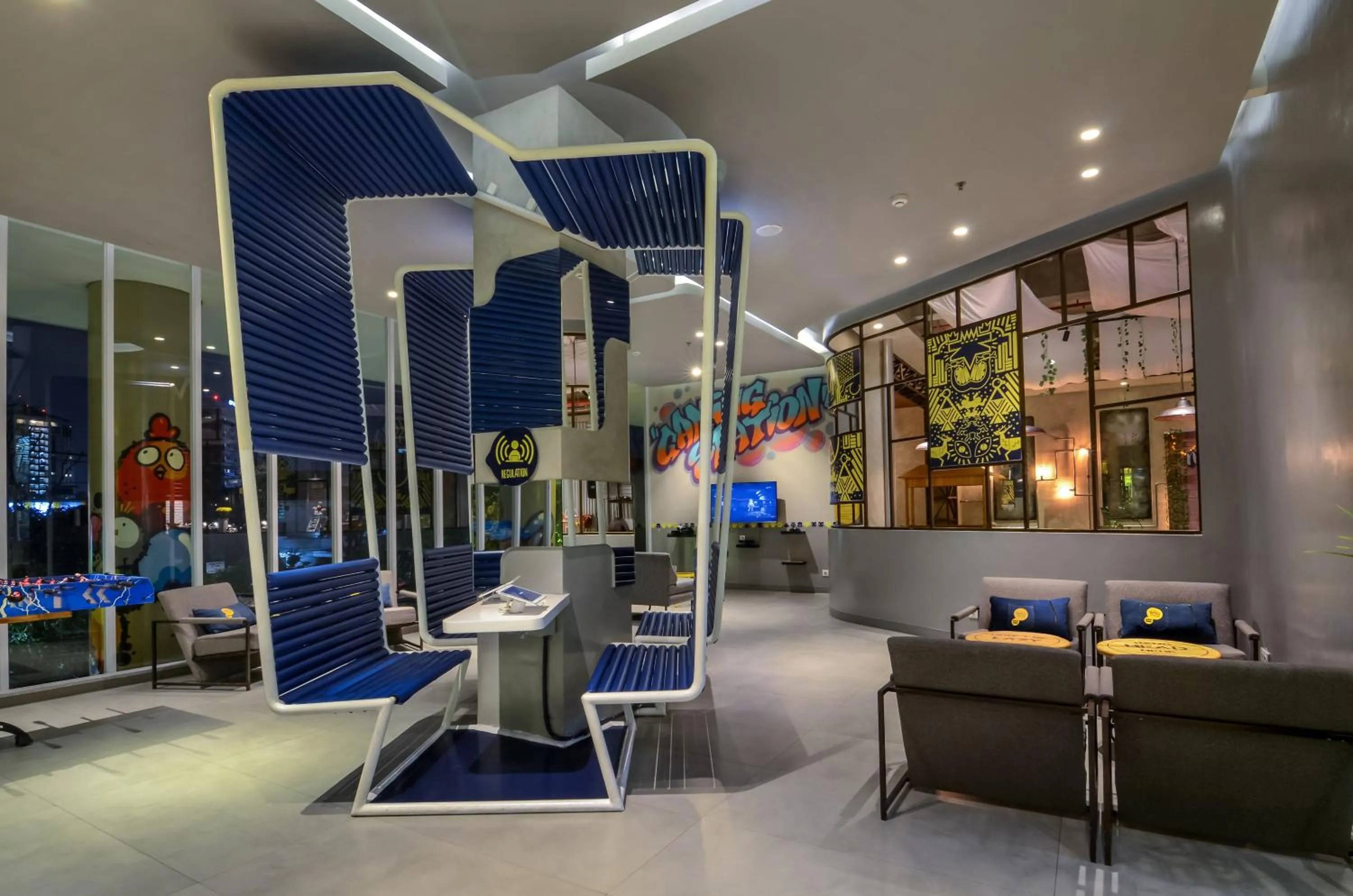 Seating area in Yello Hotel Jemursari