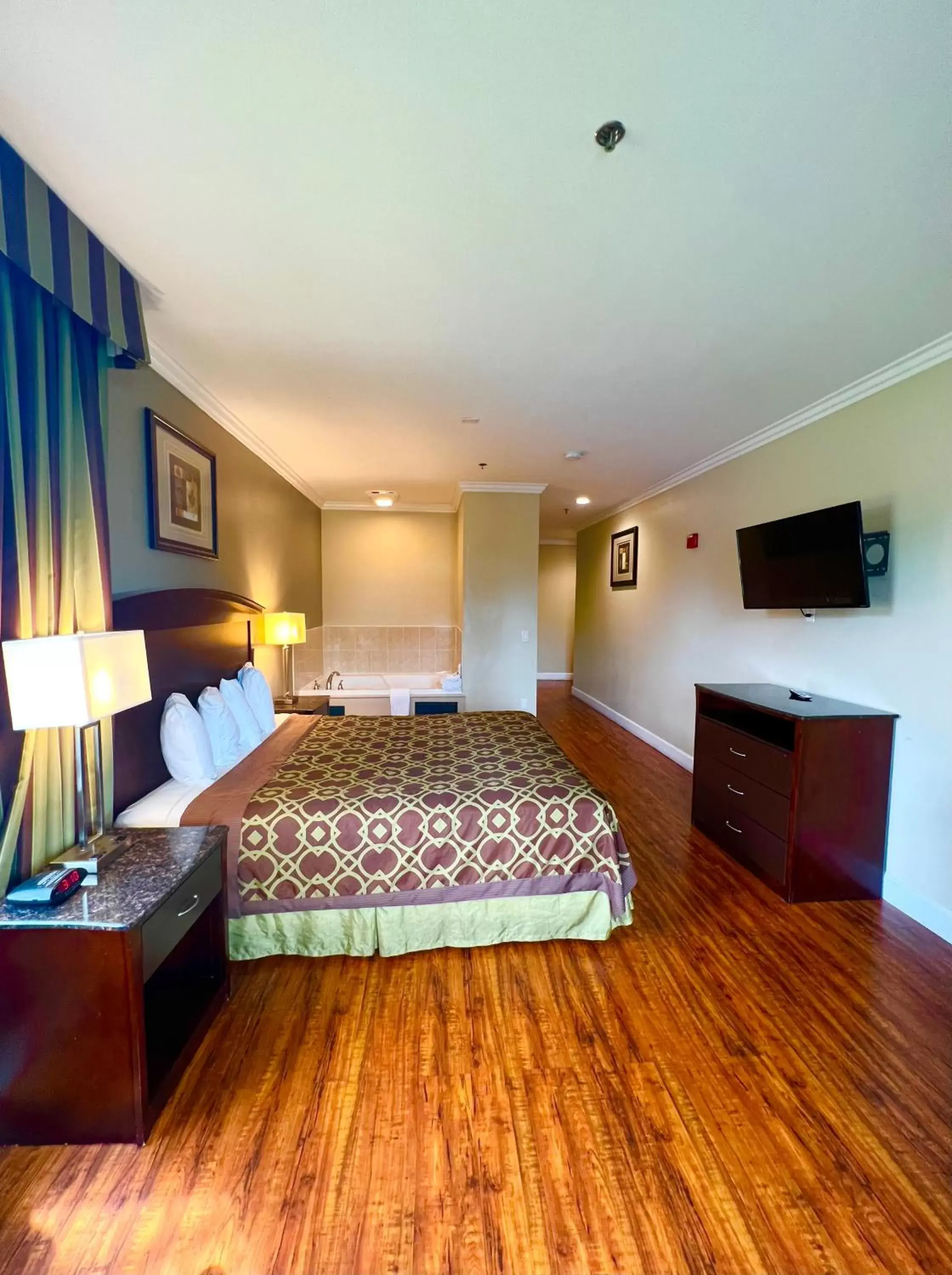 Bedroom, Bed in Harbor Inn & Suites