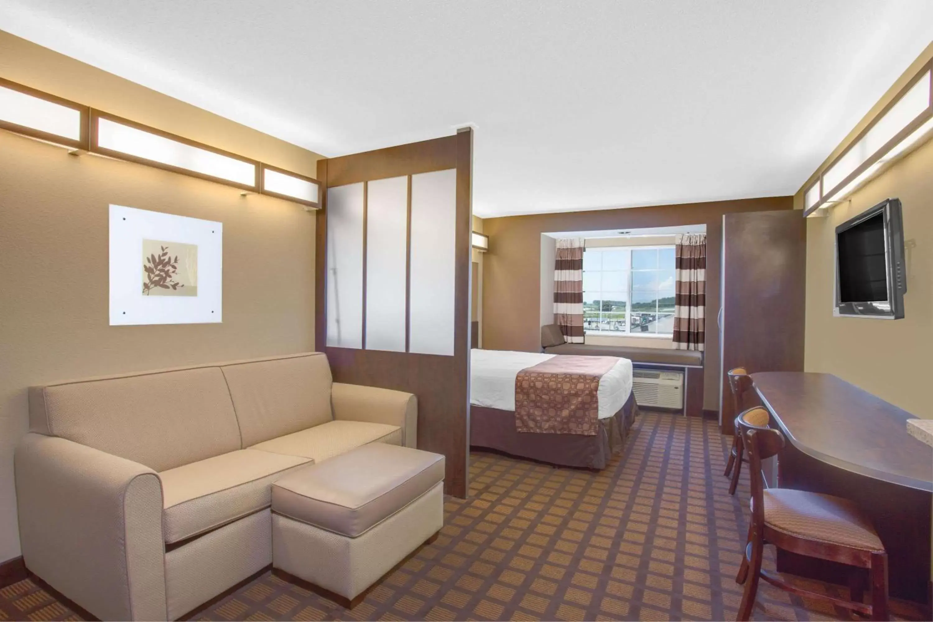 Photo of the whole room, Seating Area in Microtel Inn & Suites by Wyndham Harrisonburg