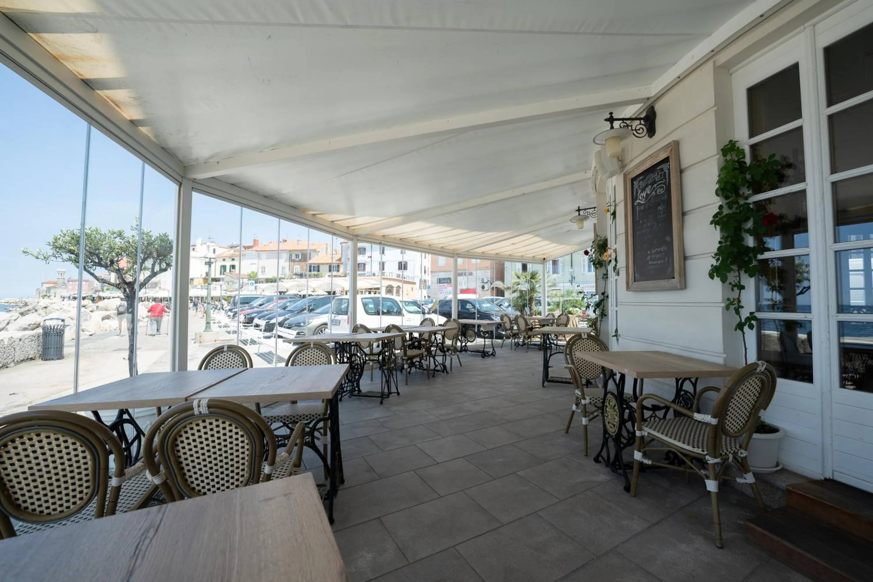 Restaurant/places to eat in Hotel Piran