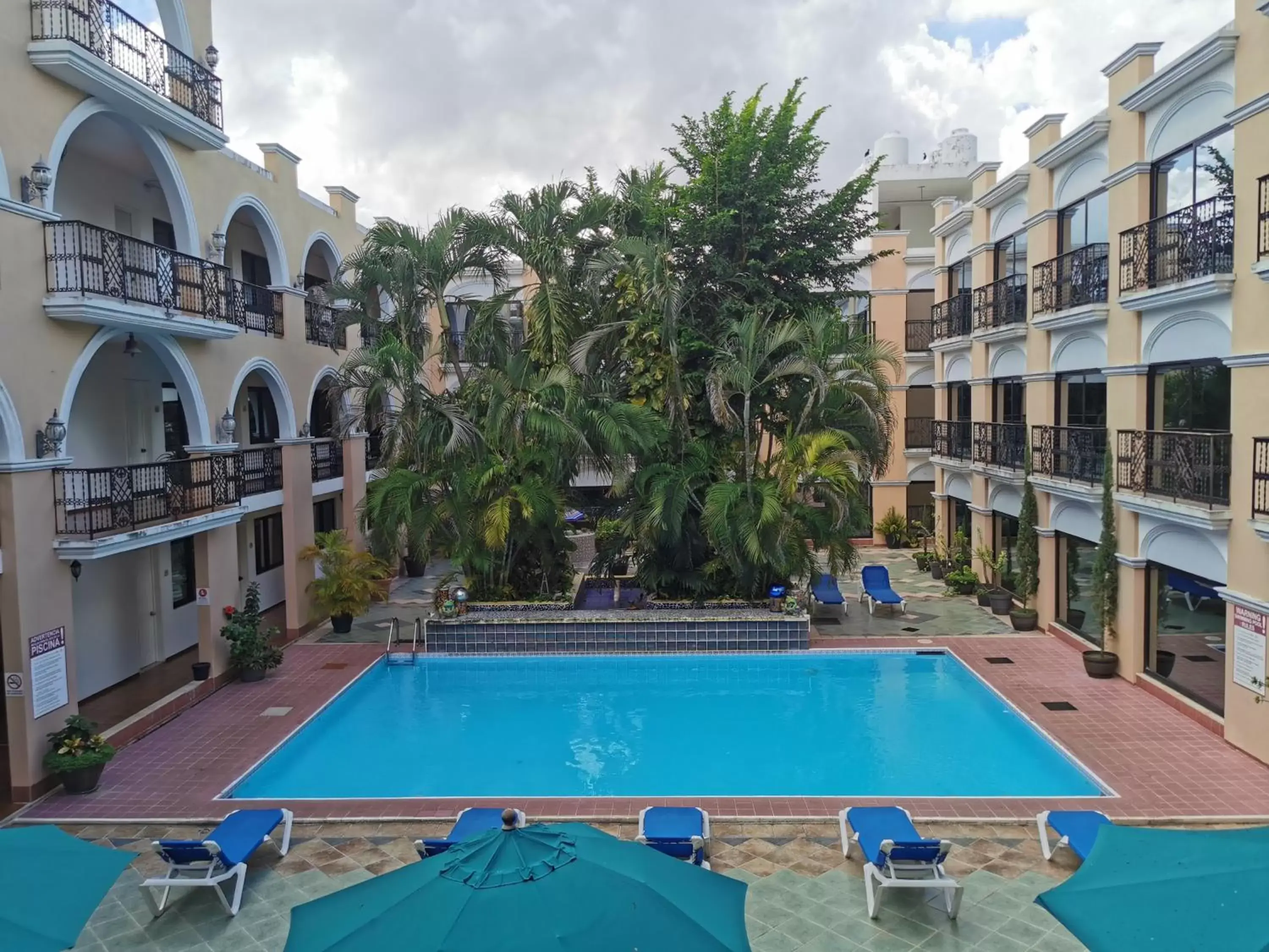Swimming Pool in Hotel Doralba Inn