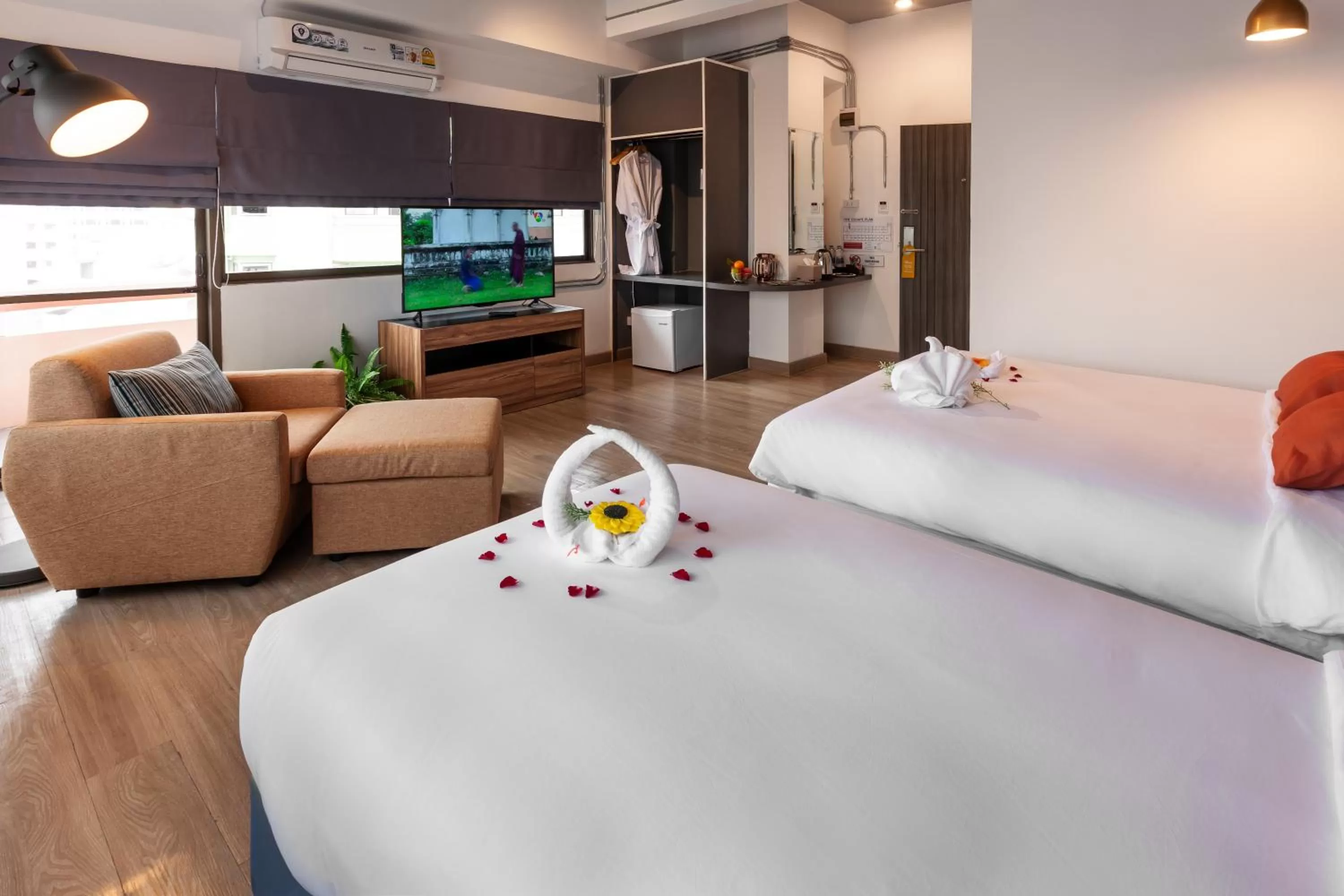 TV and multimedia, Bed in 7 Stays Pattaya Hotel