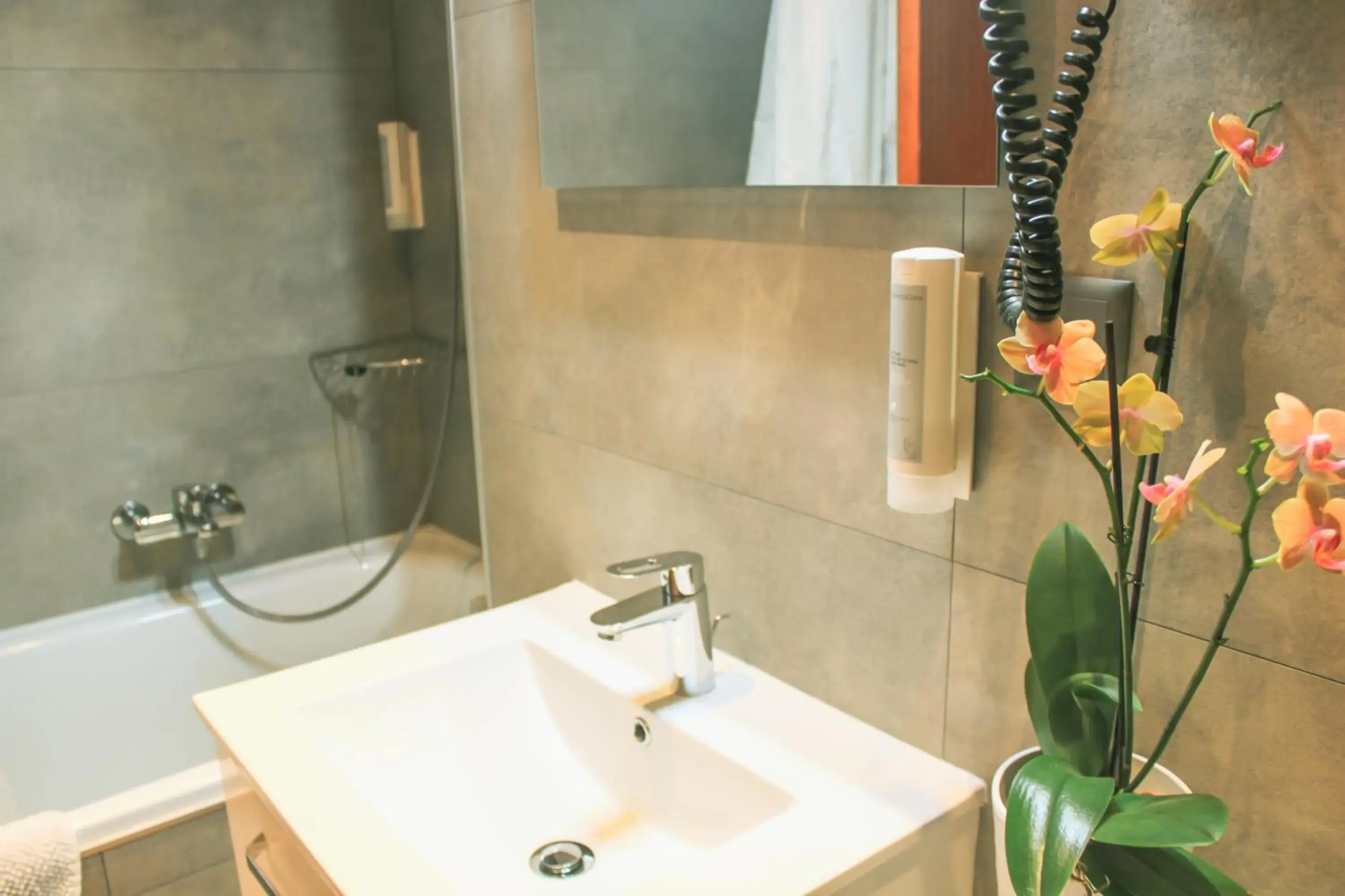 Bathroom in Hotel Les Arcades