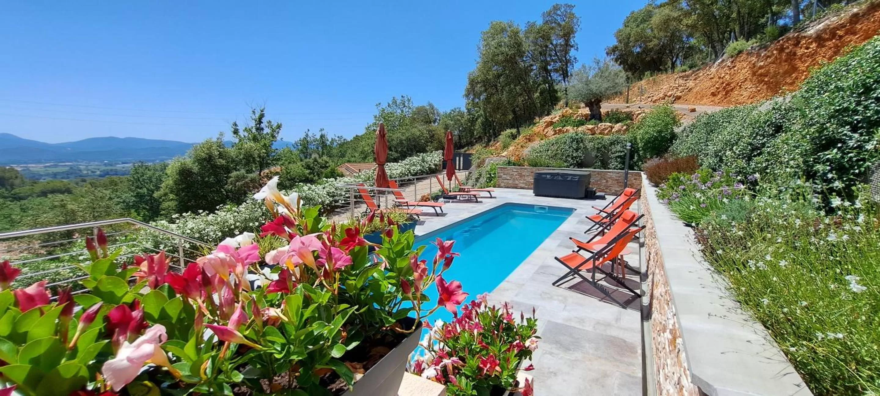 Property building, Swimming Pool in Les Hauts du Peireguier