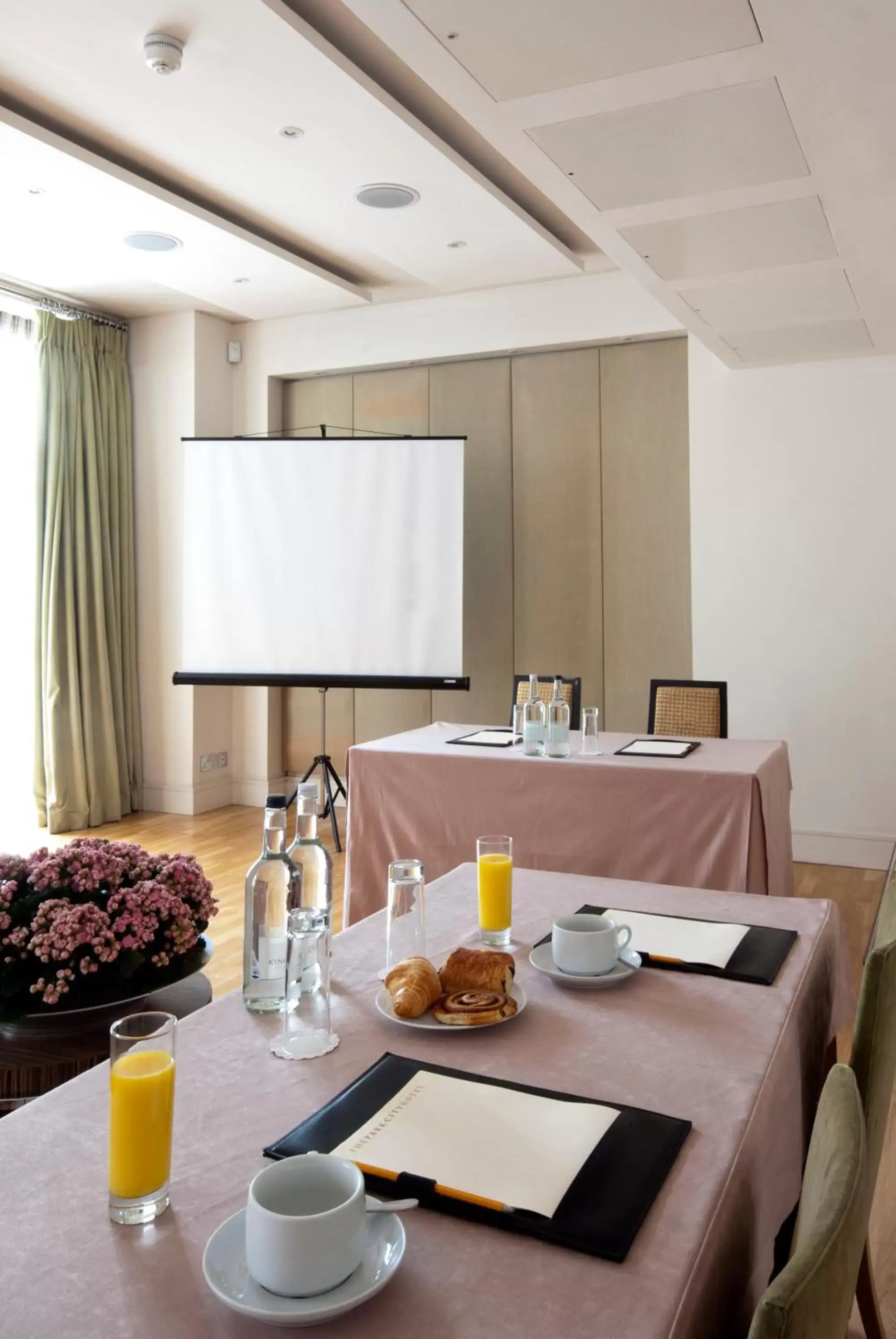 Business facilities in The Park City Grand Plaza Kensington Hotel