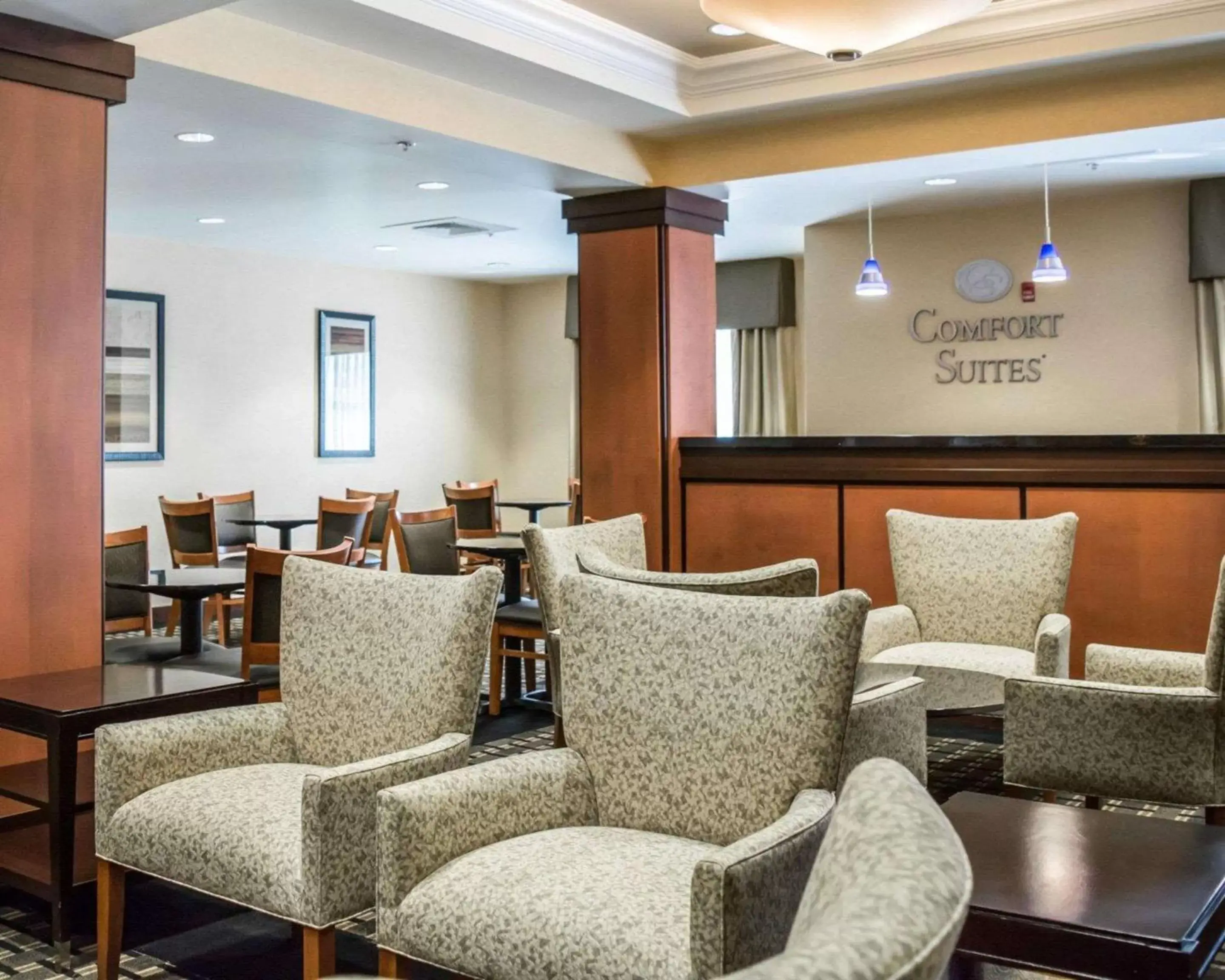 Lobby or reception, Lounge/Bar in Comfort Suites Vero Beach I-95