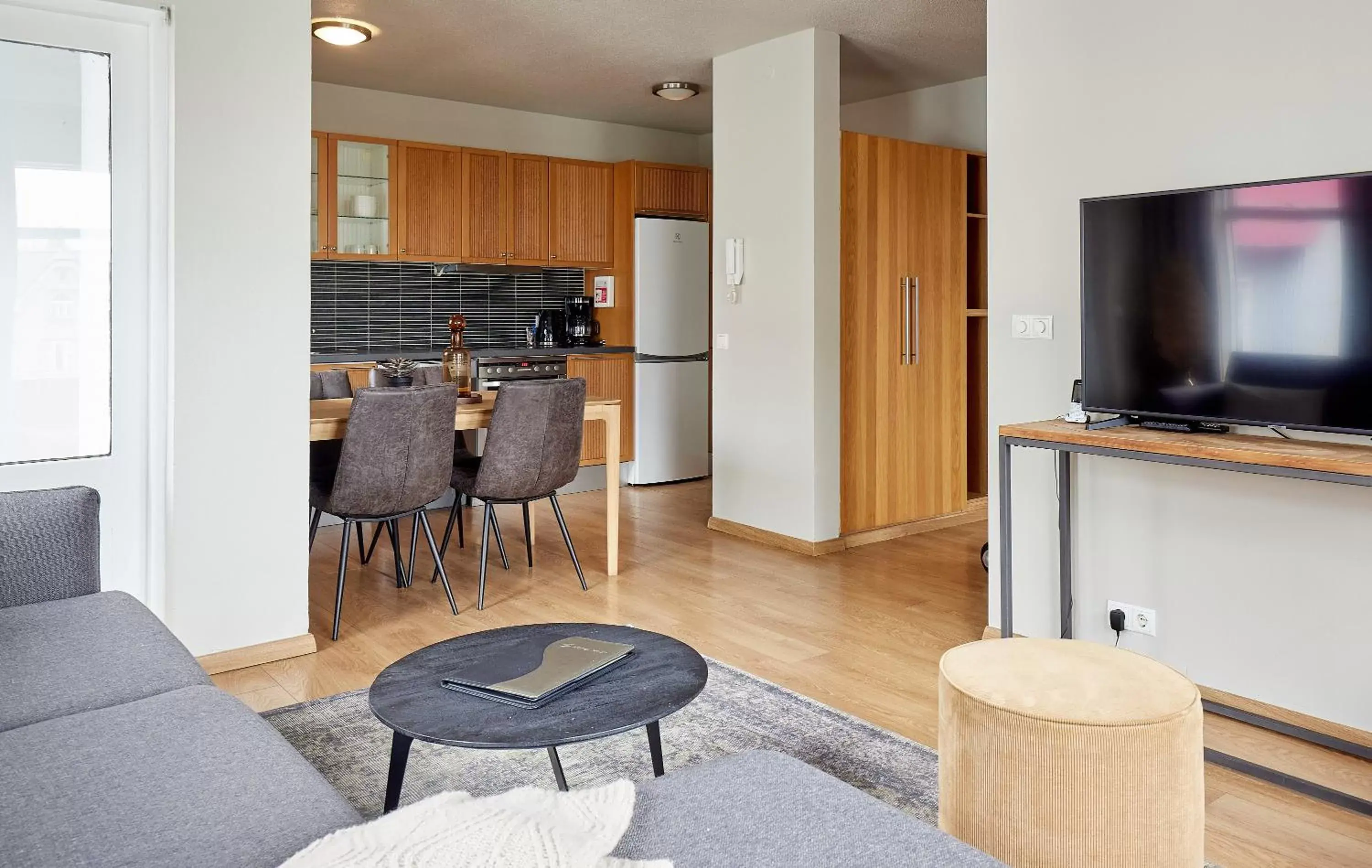 Kitchen or kitchenette, Seating Area in Hotel Fron