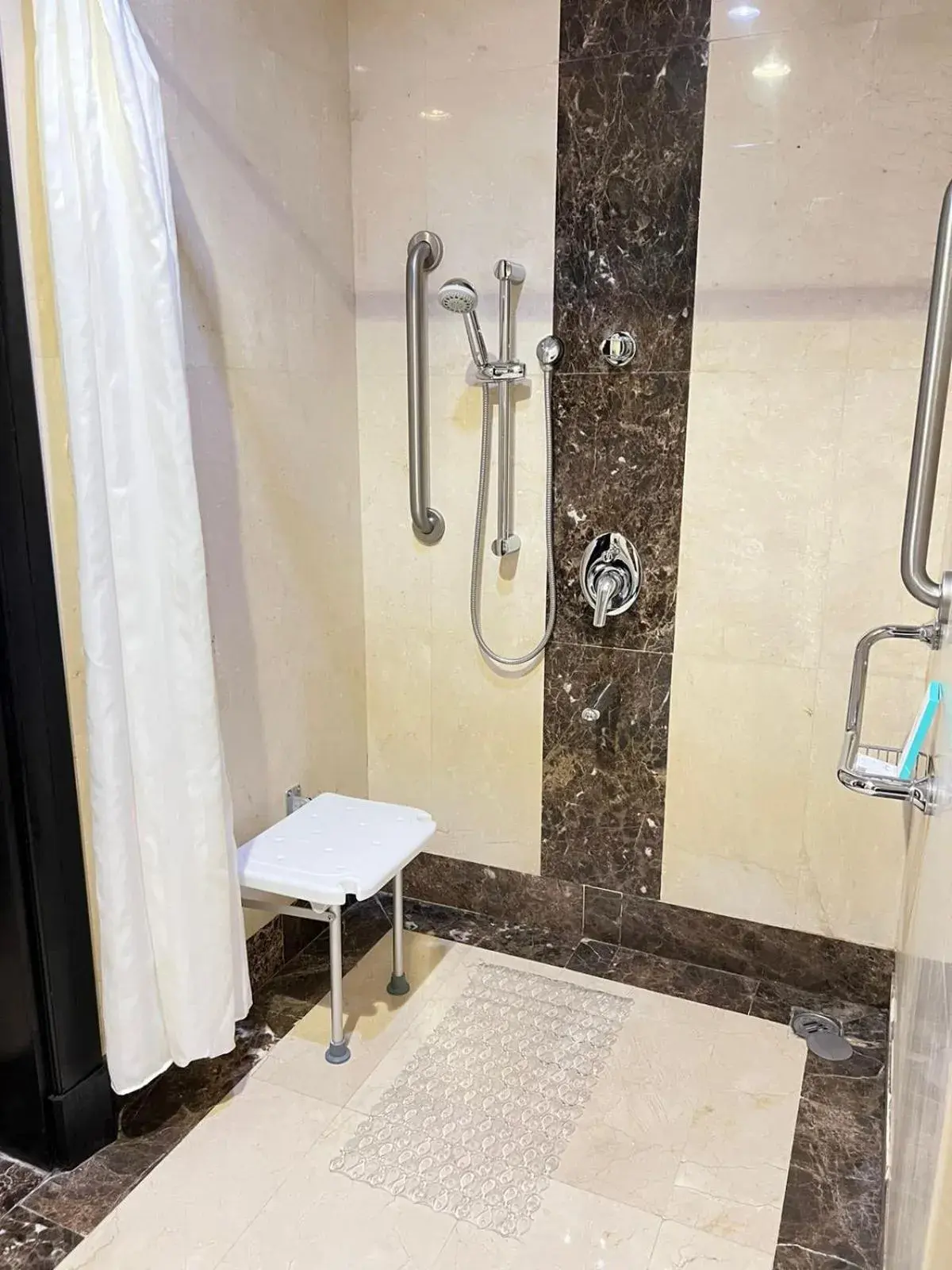 Facility for disabled guests, Bathroom in Taiba Madinah Hotel