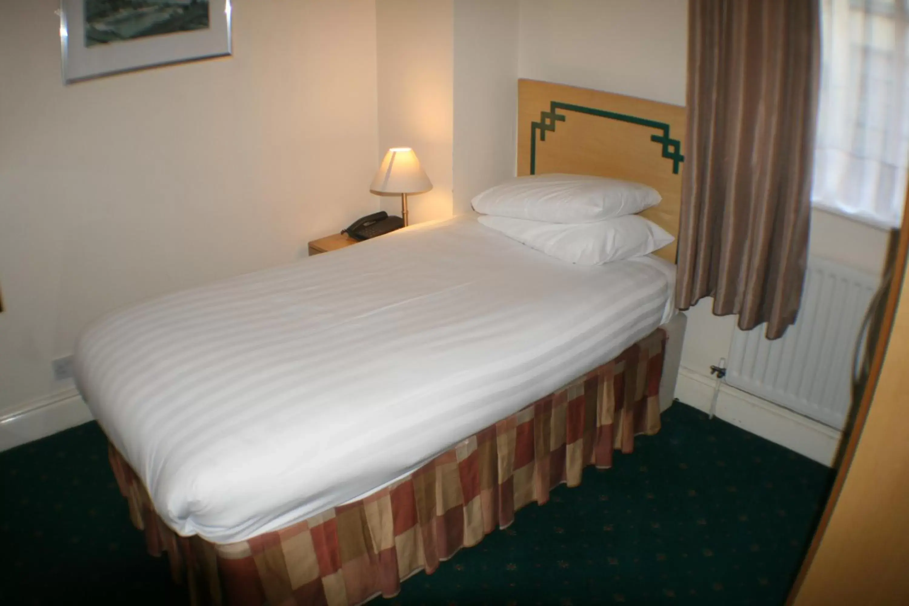 Bed in Hanover Hotel & McCartney's Bar