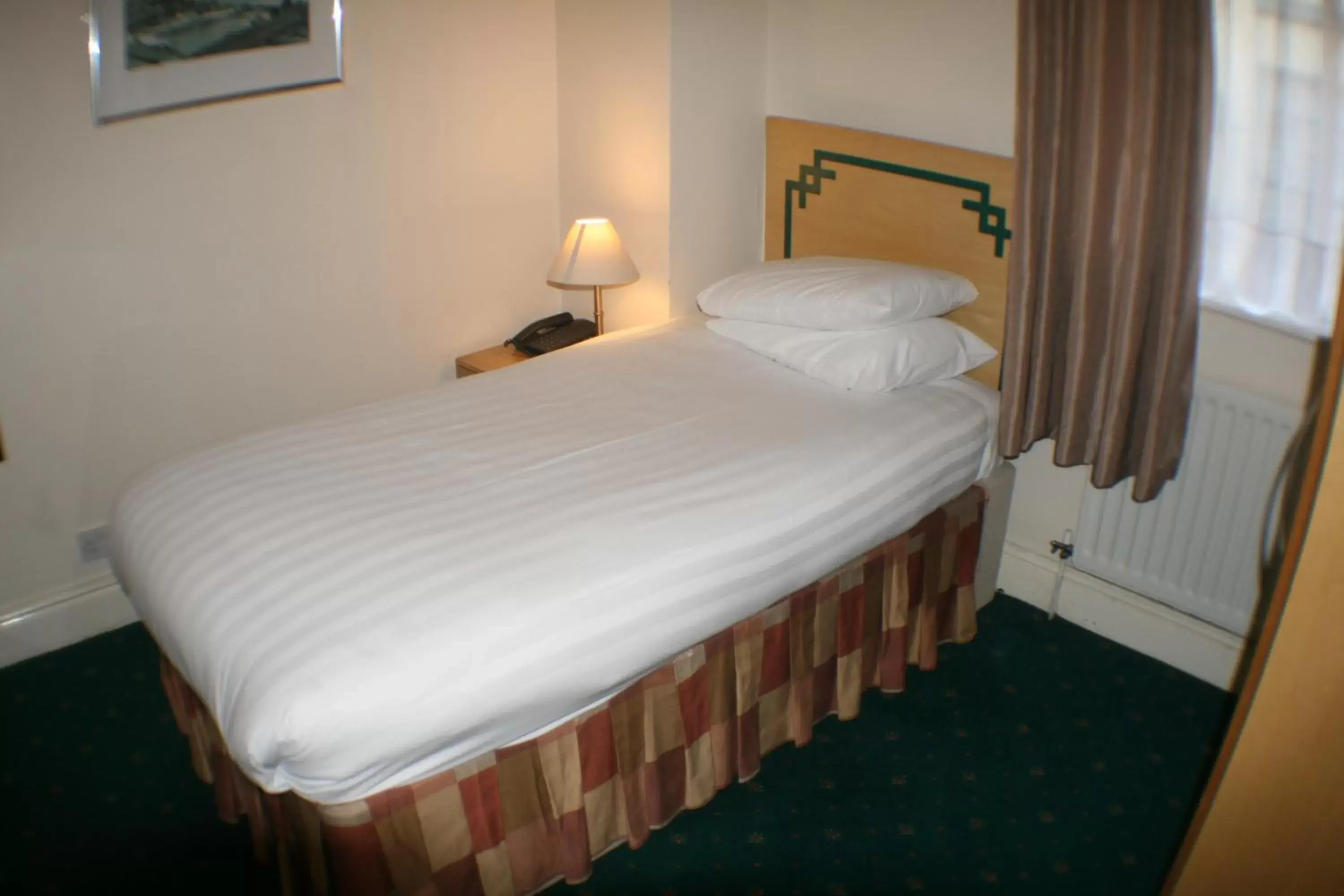 Single Room in Hanover Hotel & McCartney's Bar Single Room in Hanover Hotel & McCartney's Bar