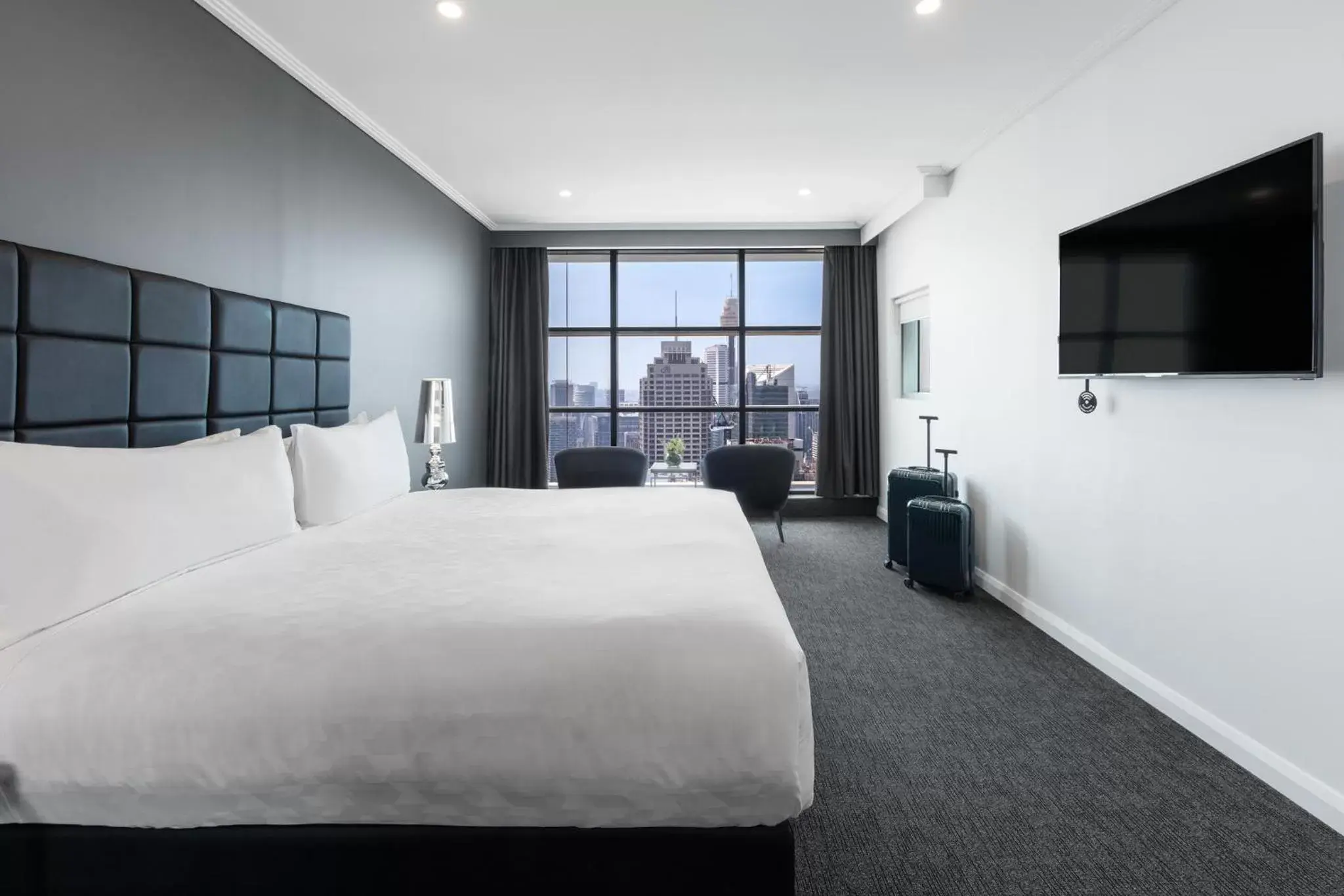 Bedroom, Bed in Meriton Suites World Tower, Sydney