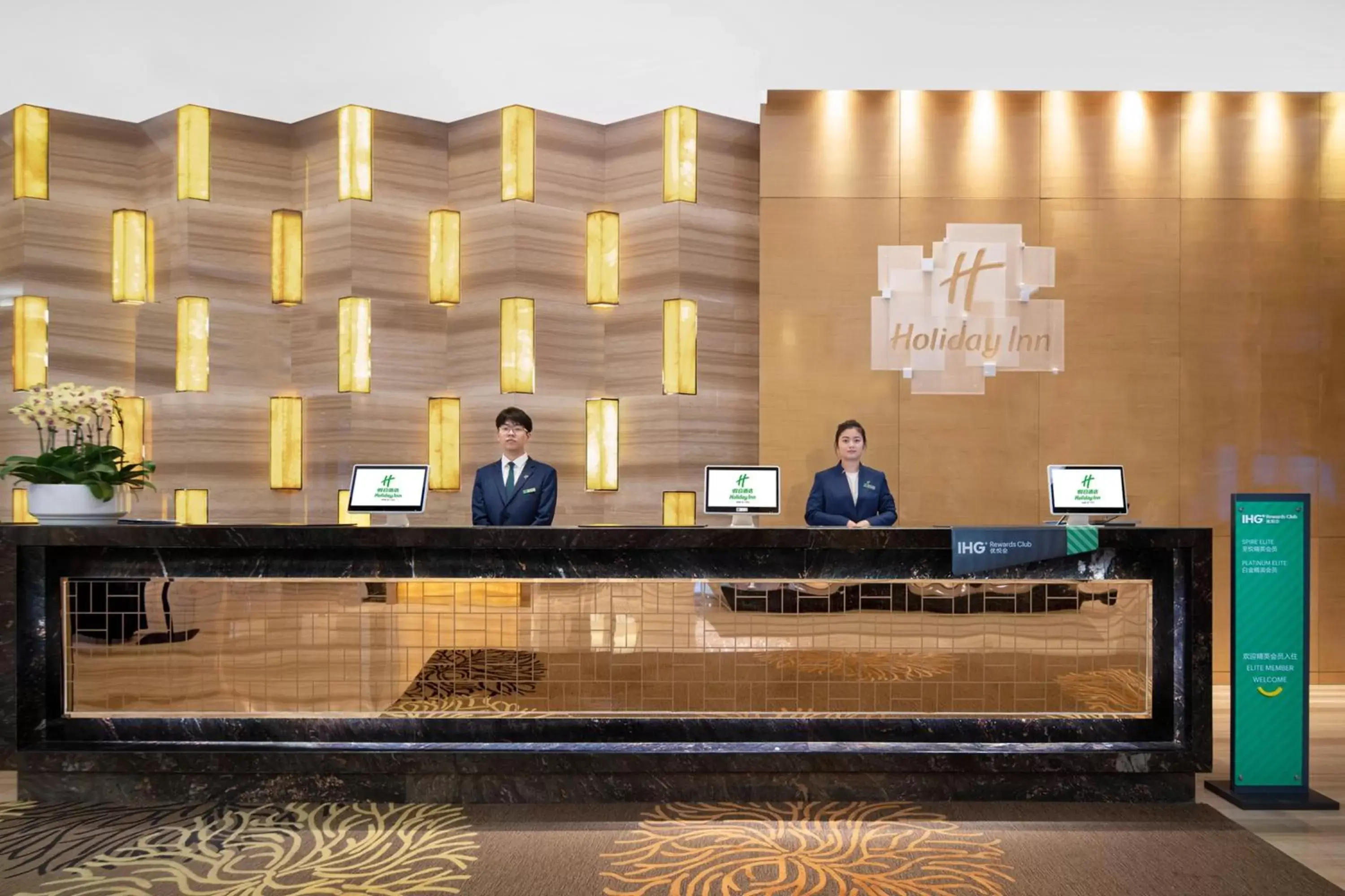 Property building, Lobby/Reception in Holiday Inn Chengdu Oriental Plaza, an IHG Hotel