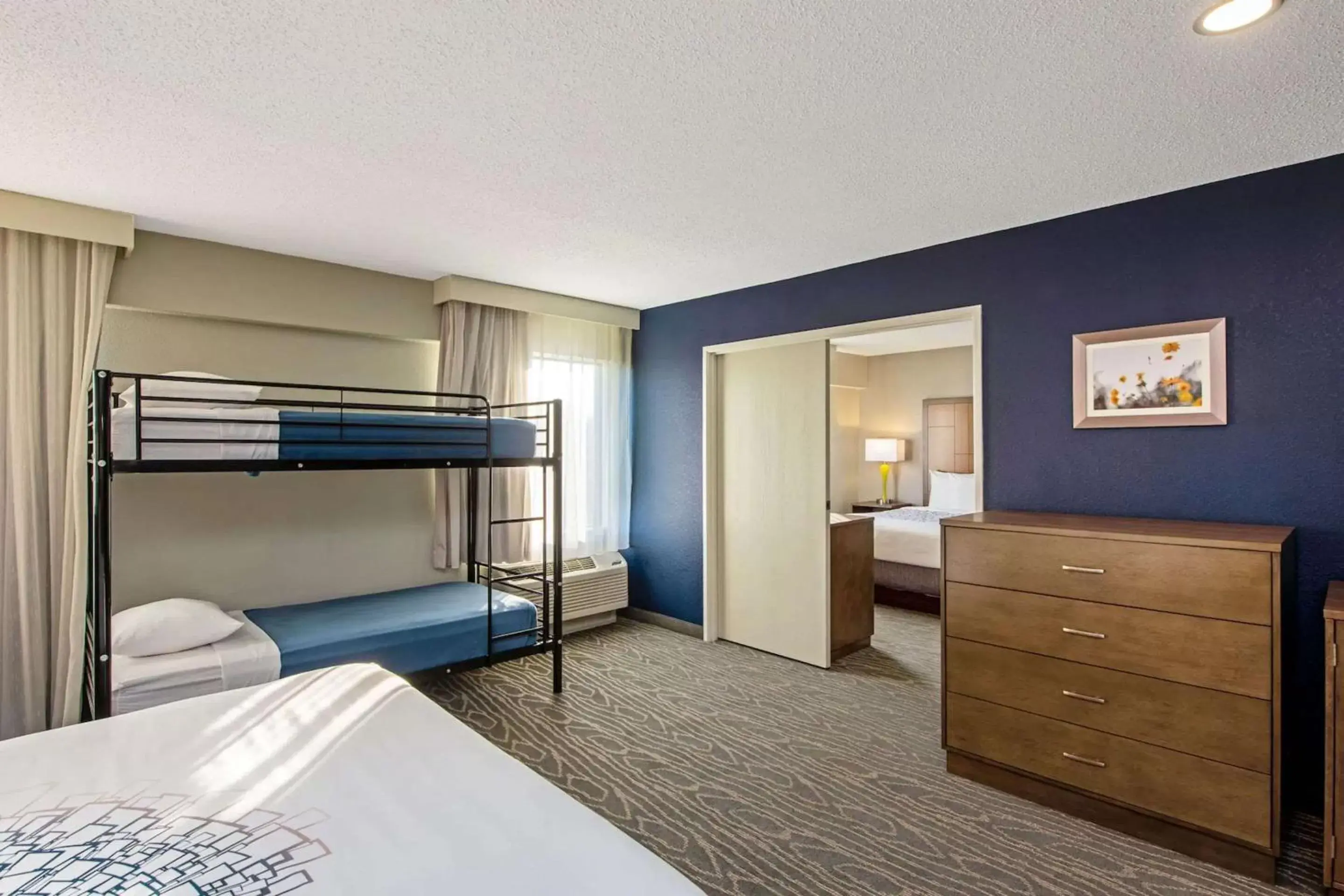 Bedroom, Bunk Bed in Comfort Inn & Suites Tipp City - I-75
