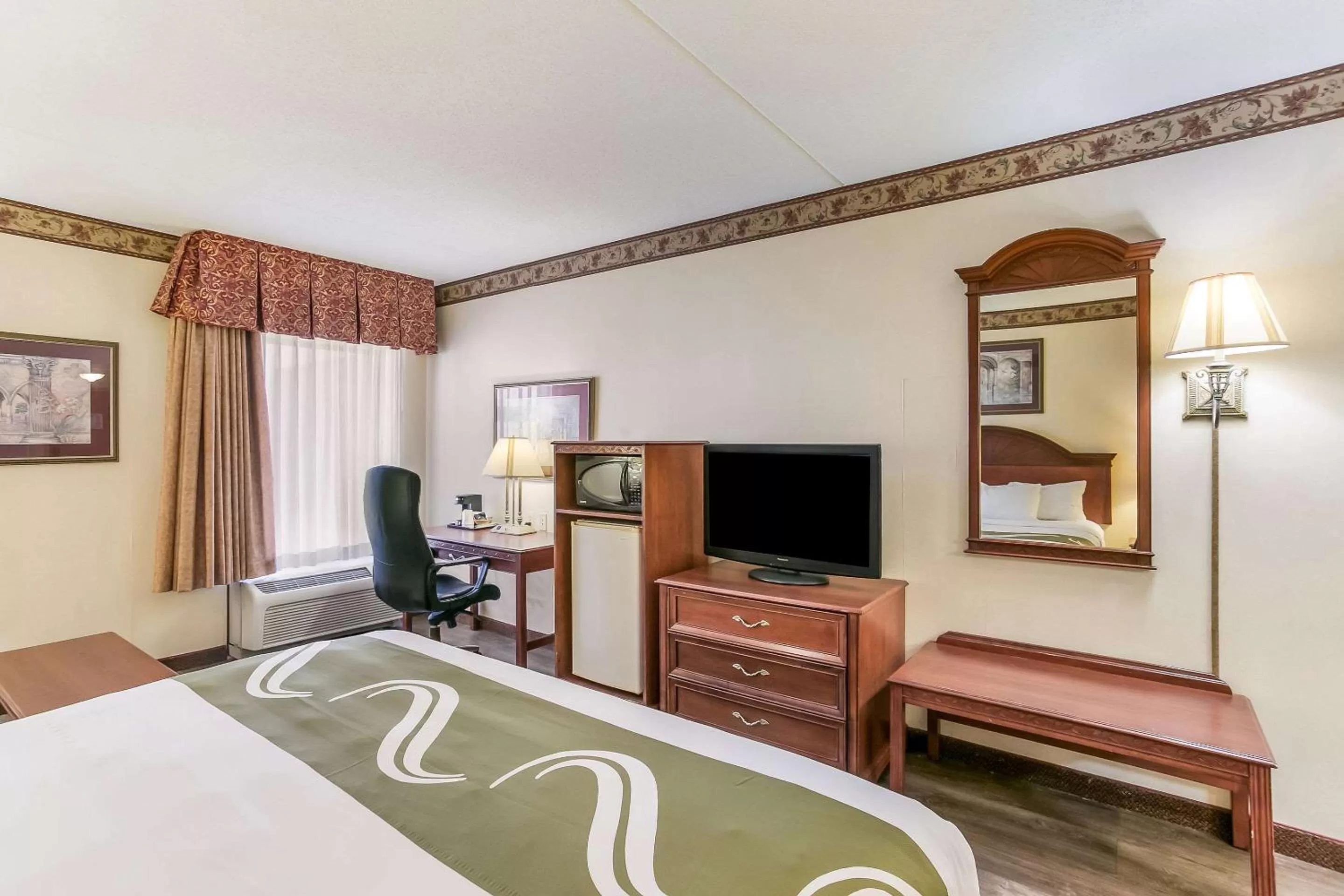 King Room - Accessible/Non-Smoking in Quality Inn & Suites Bel Air I-95 Exit 77A