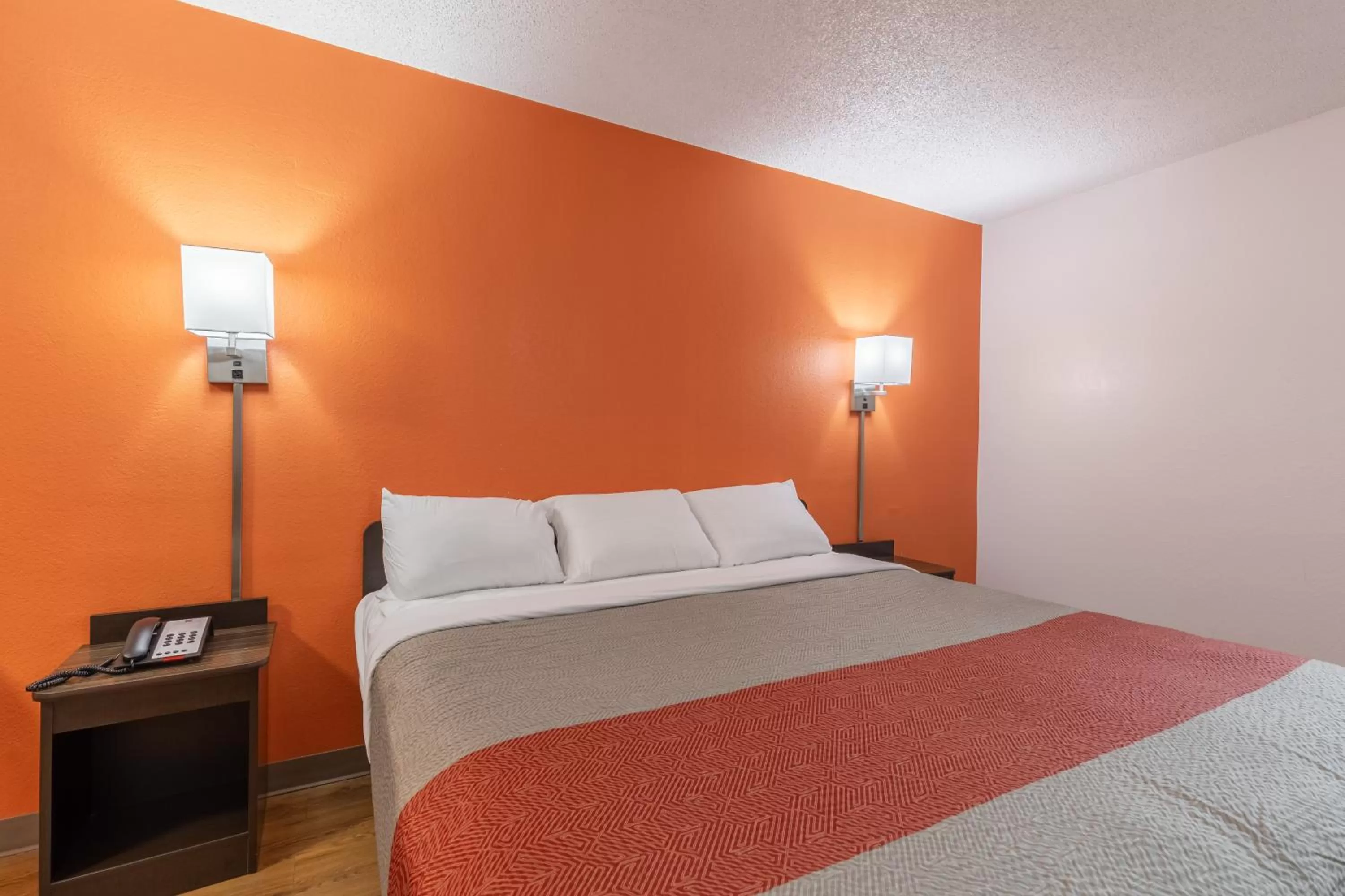 Bedroom, Bed in Motel 6-Bryan, TX - University Area