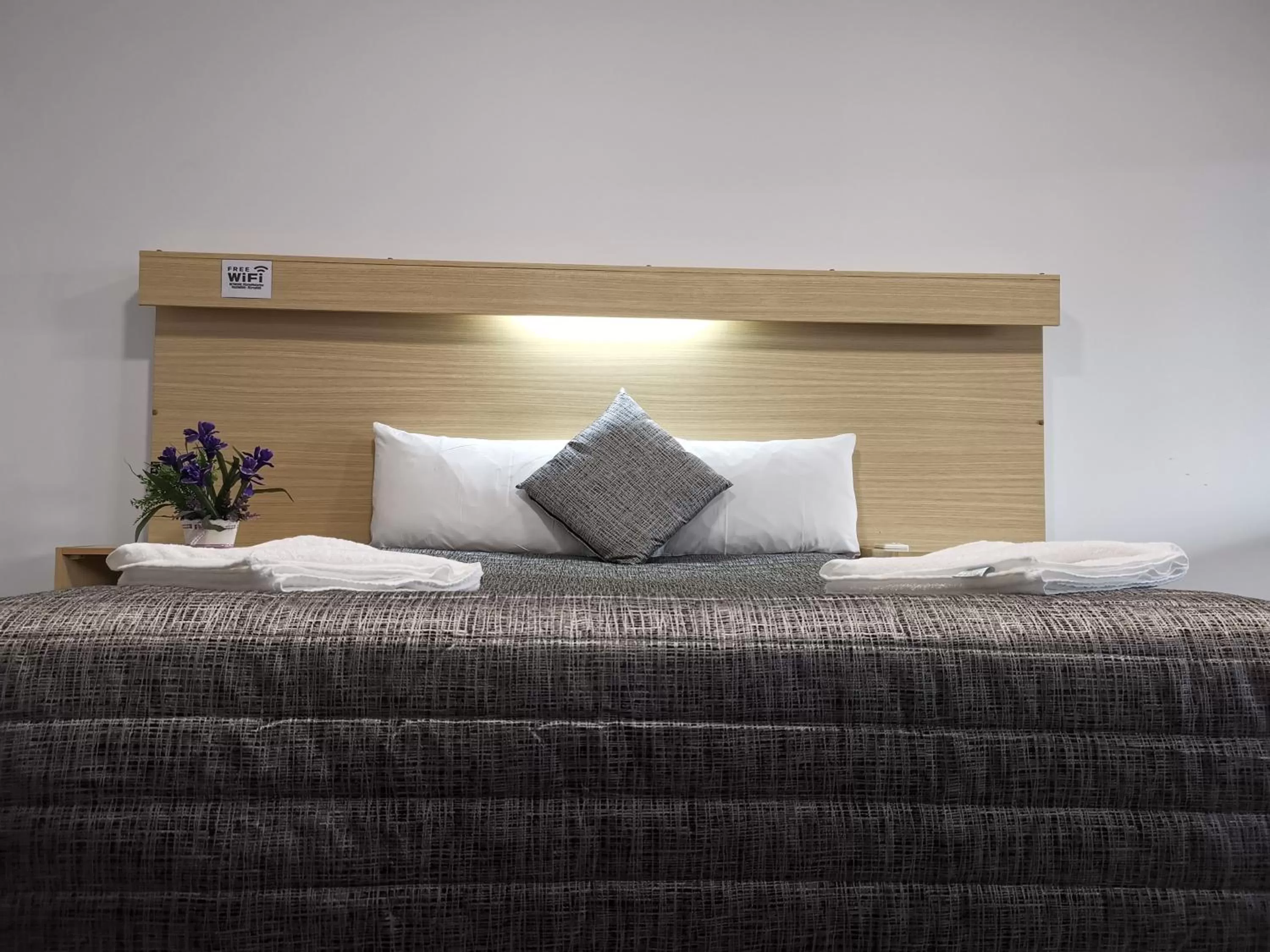 Bed in Y Motels Rockhampton