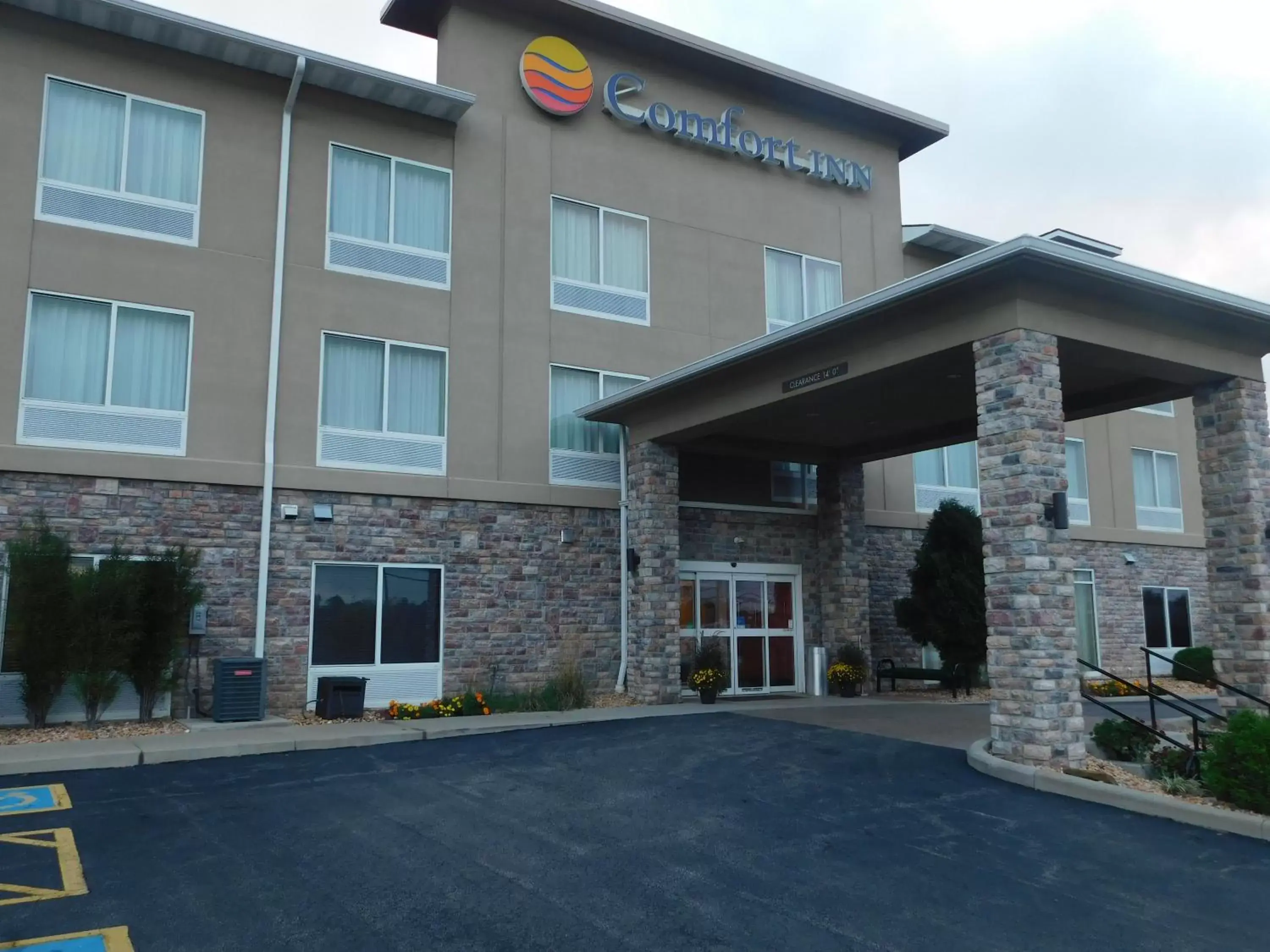 Facade/entrance, Property Building in Comfort Inn Saint Clairsville