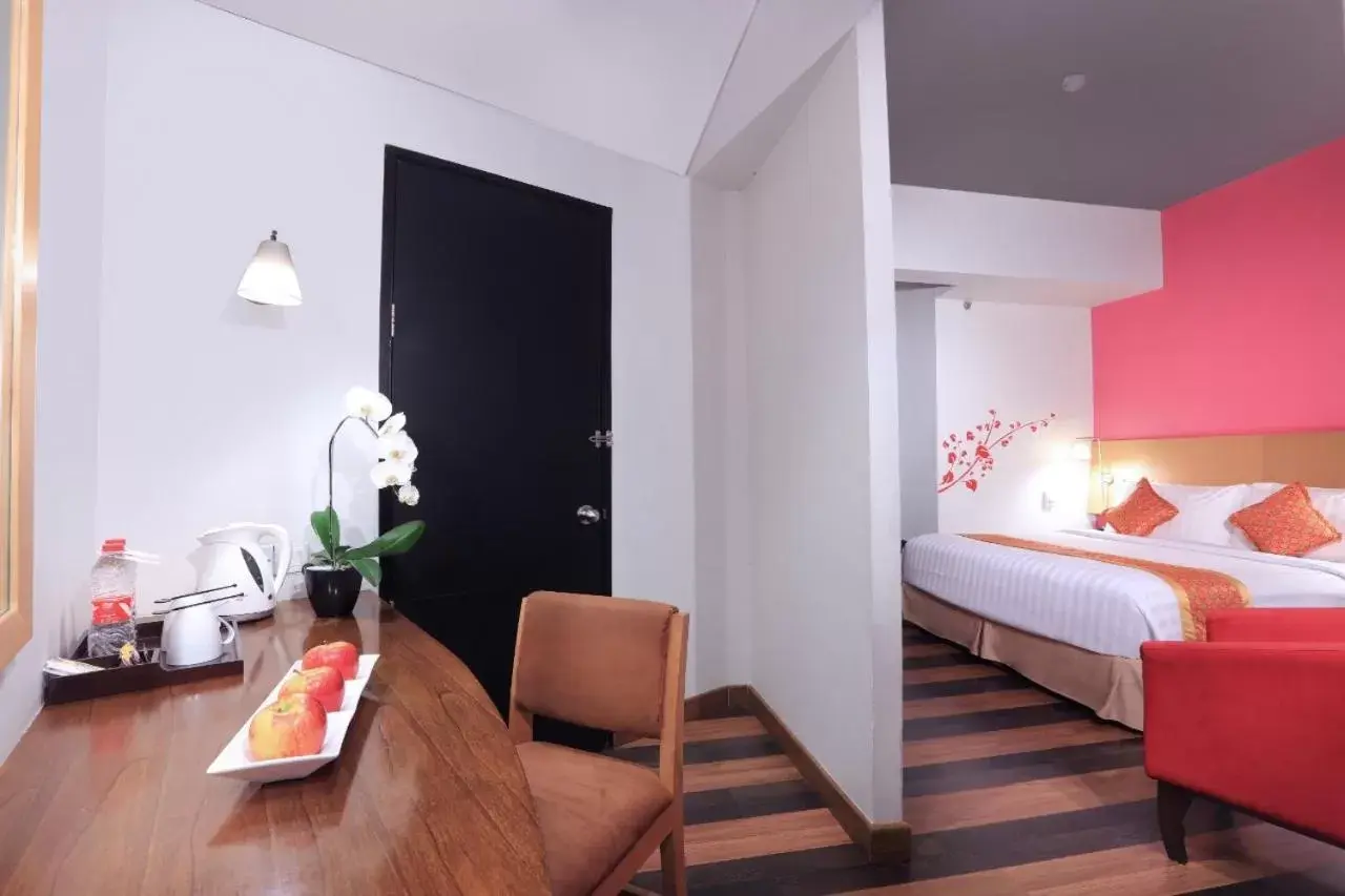 Bedroom, TV/Entertainment Center in ASTON Palembang Hotel & Conference Centre