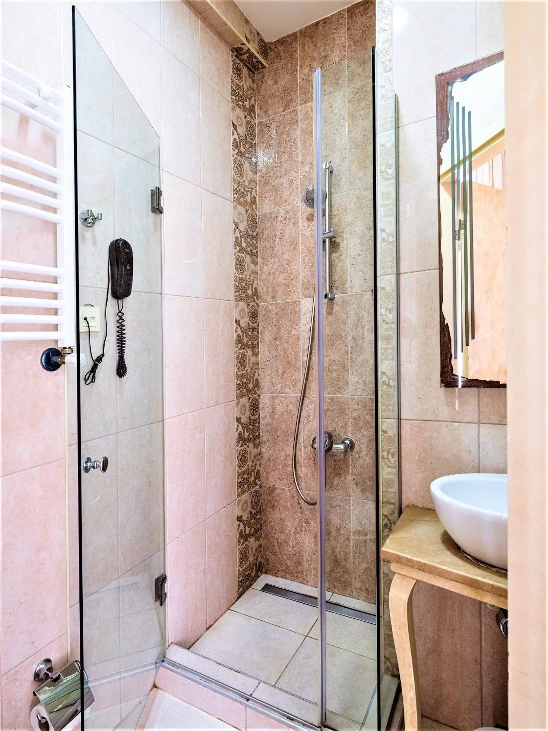 Shower, Bathroom in Ragip Pasha Apartments