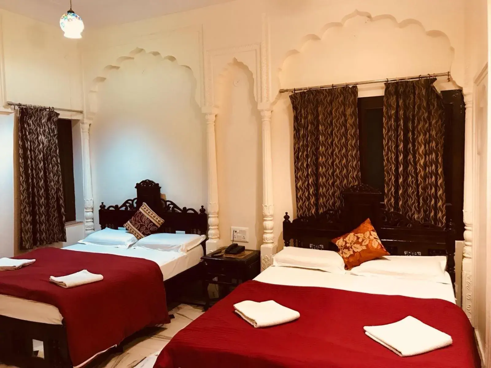 Living room, Bed in Hotel Kalyan