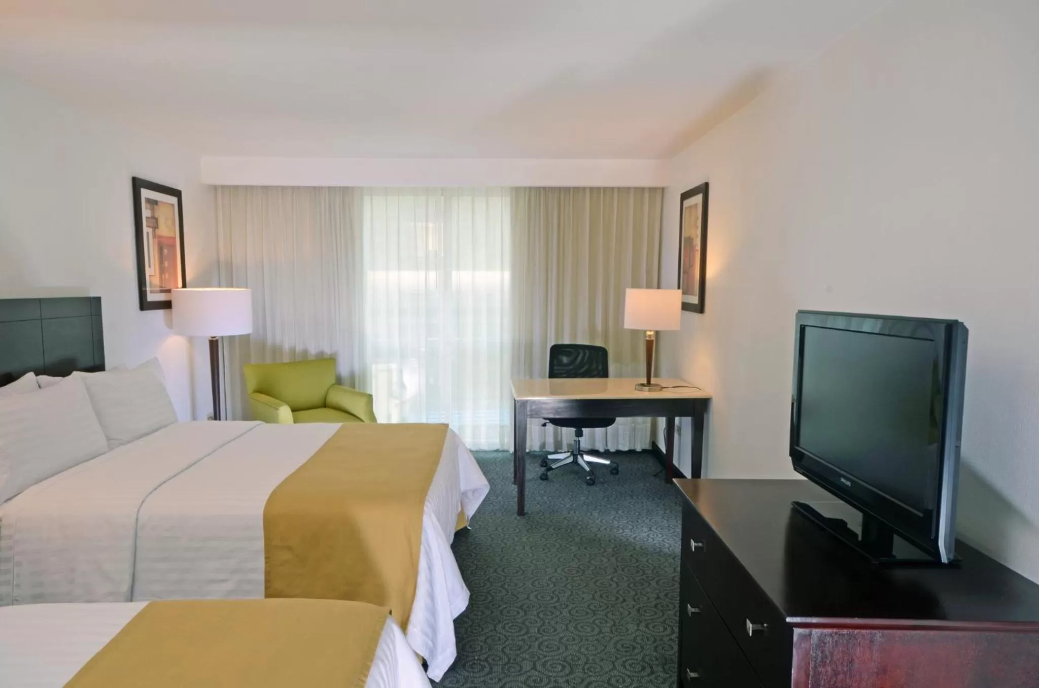 Photo of the whole room, Bed in Holiday Inn Monterrey Valle by IHG