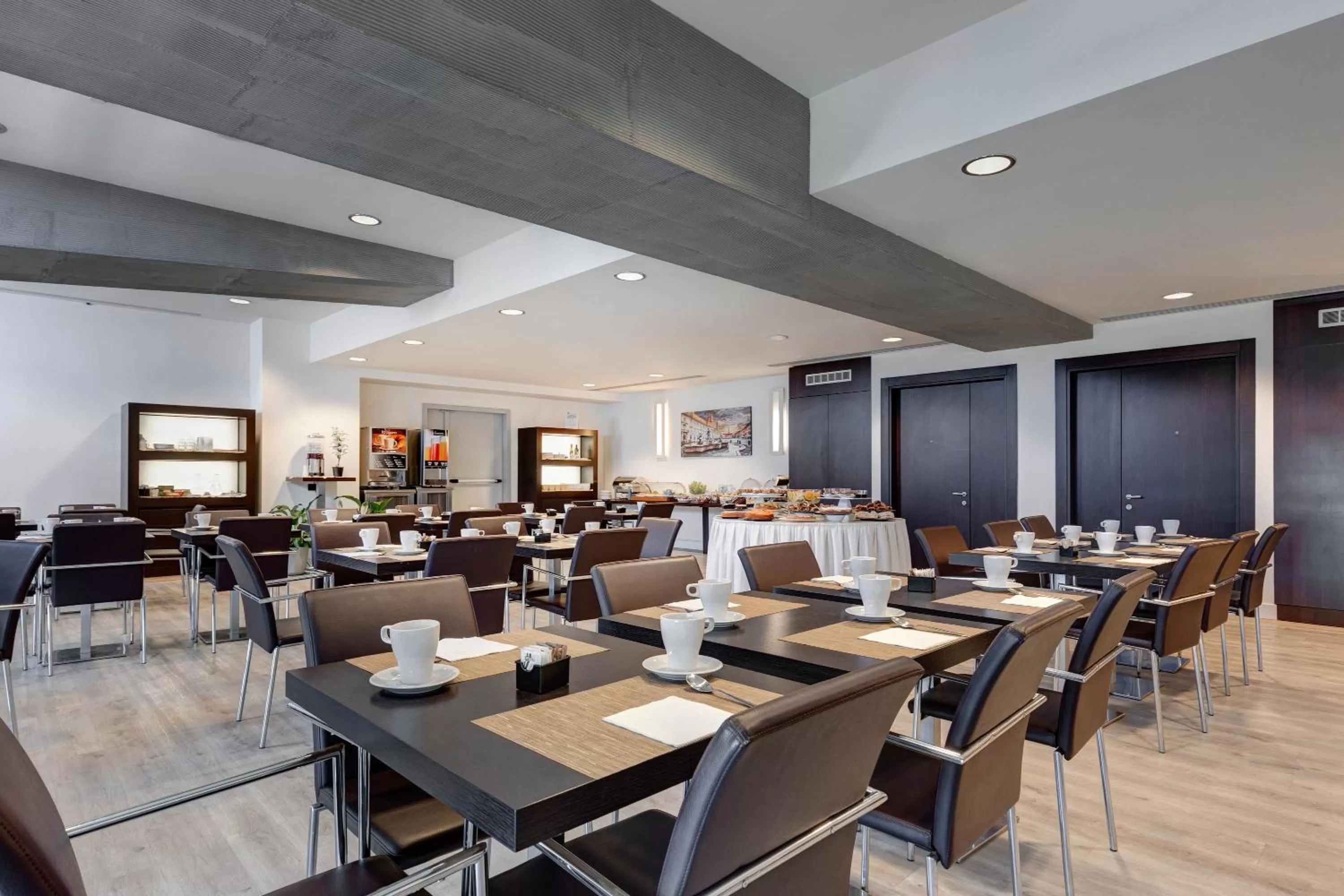 Restaurant/places to eat in iH Hotels Roma Z3