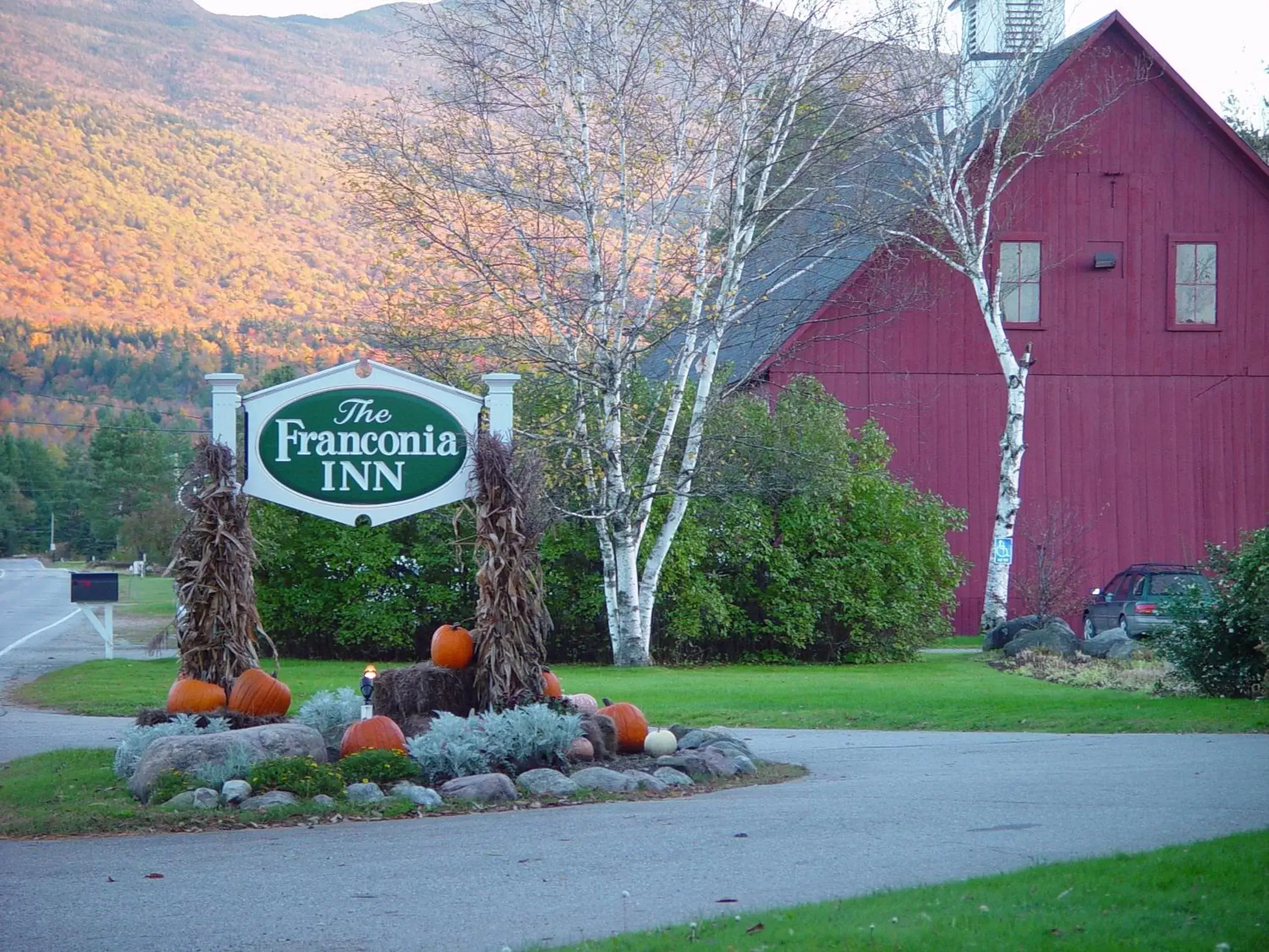 Property building, Garden in Franconia Inn