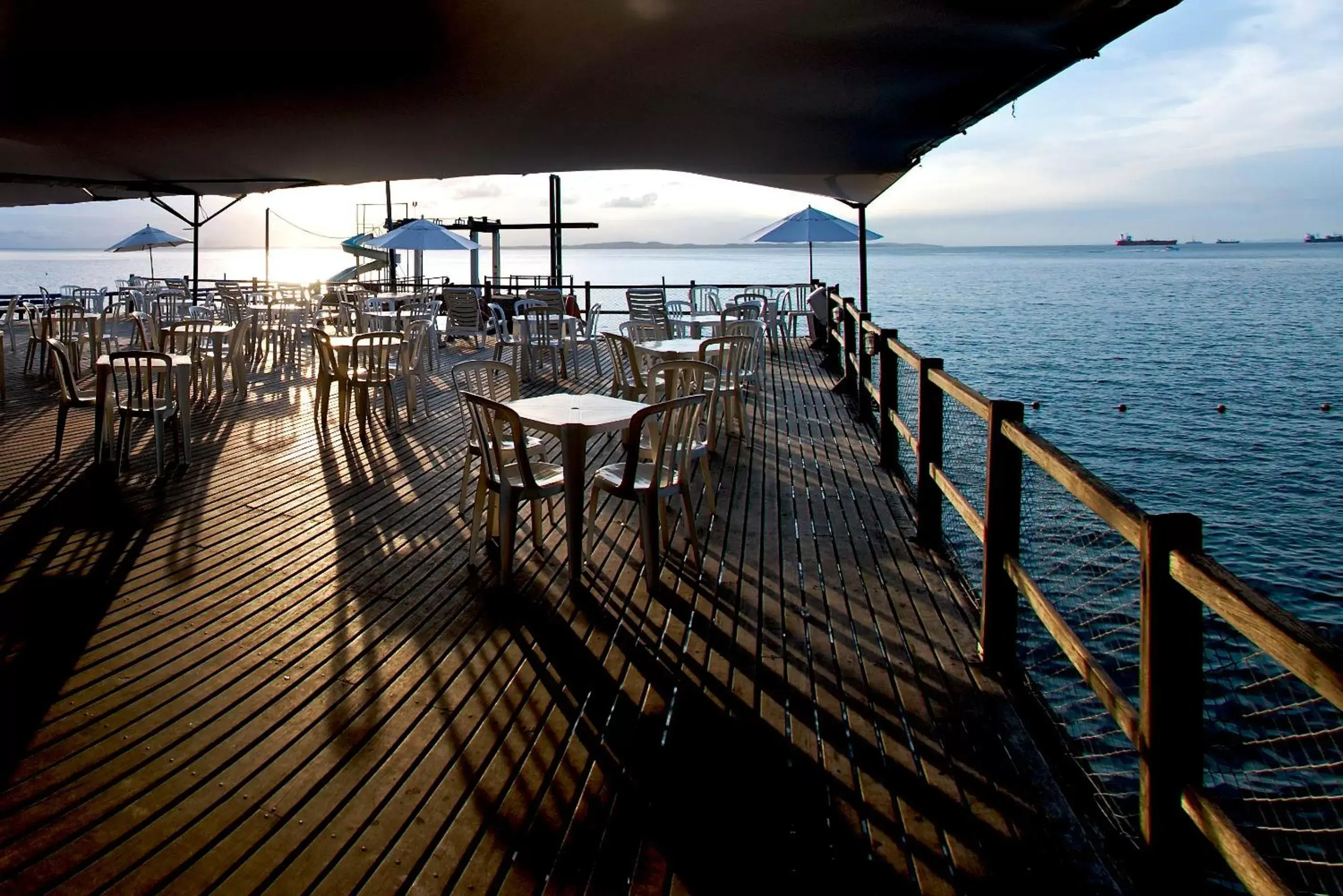 Restaurant/places to eat, Balcony/Terrace in Sol Victoria Marina