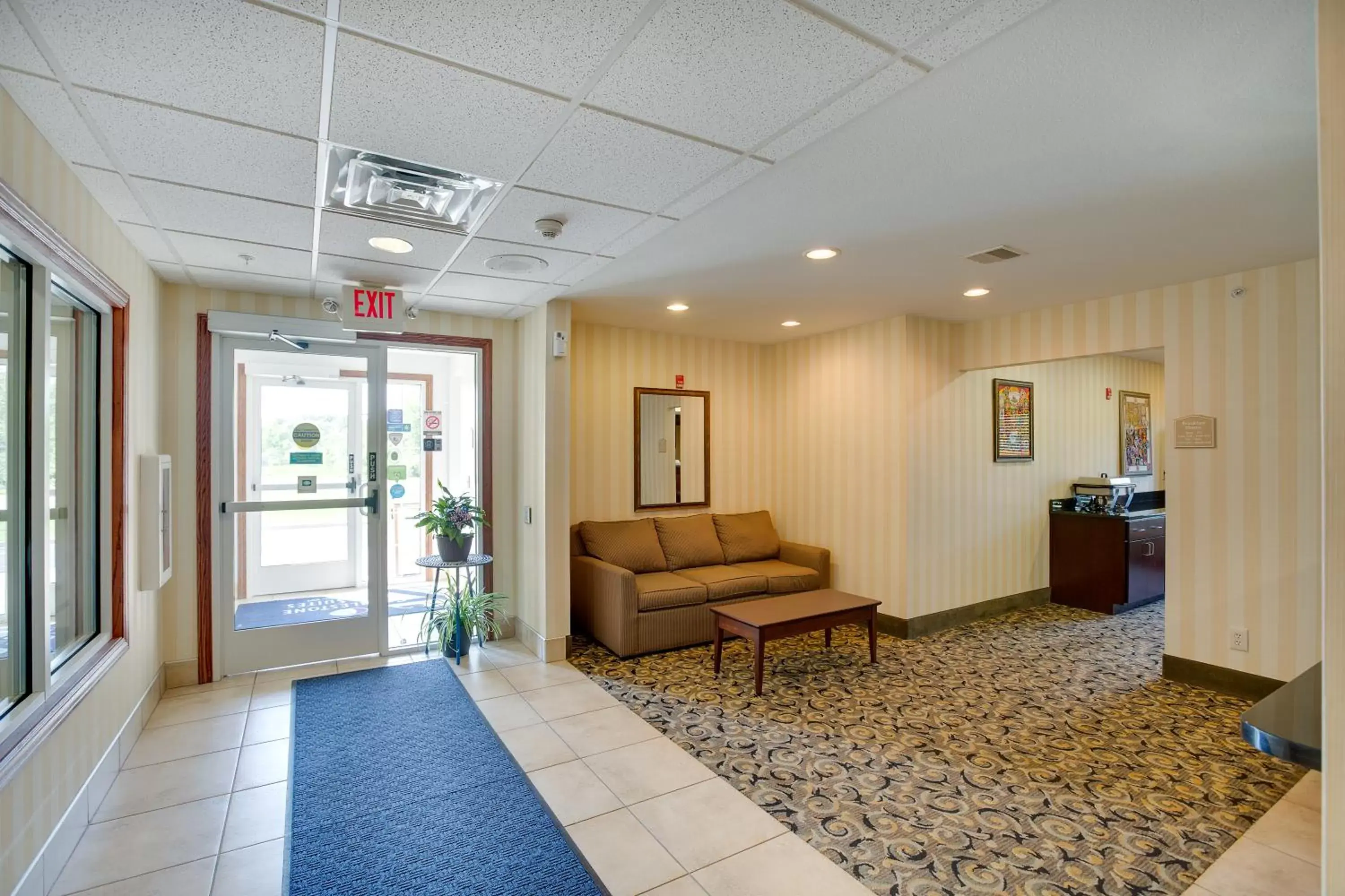 Lobby or reception, Lobby/Reception in Cobblestone Inn & Suites - Clintonville