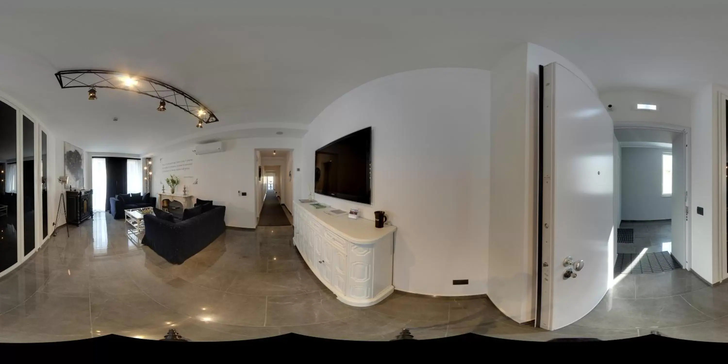 Communal lounge/ TV room in Hotel CineApollo - Ogni camera un film!