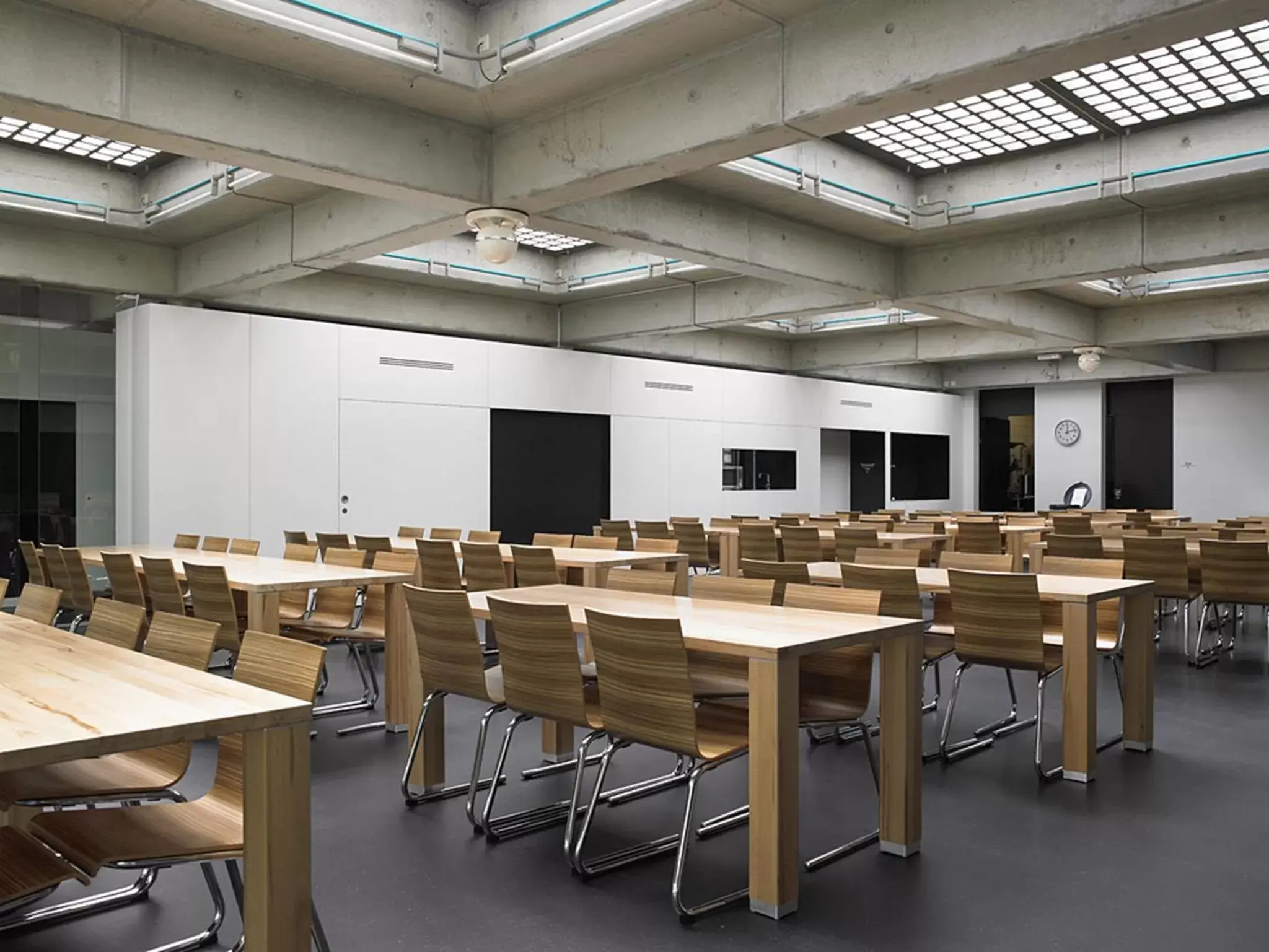 Restaurant/places to eat in Geneva Hostel Restaurant/places to eat in Geneva Hostel