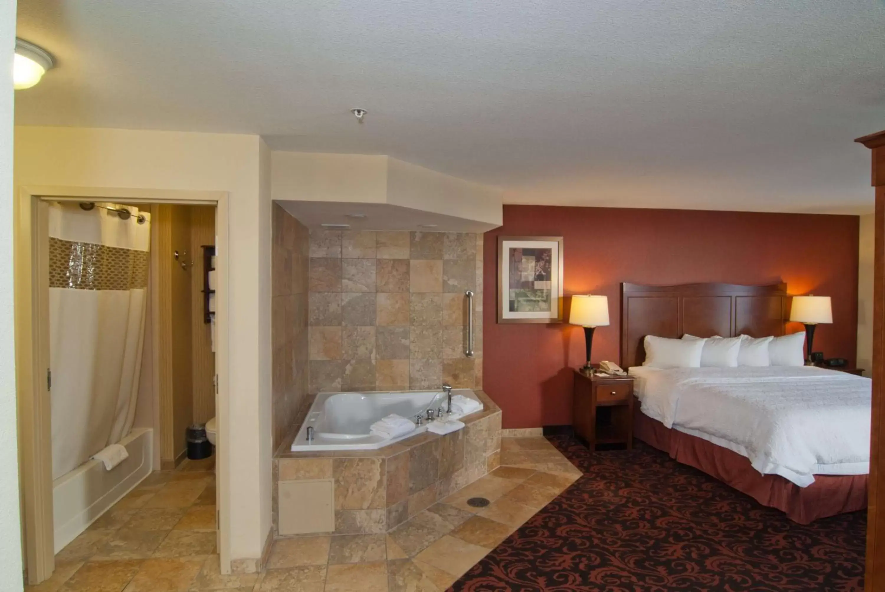 Bed, Bathroom in Hampton Inn Yorkville