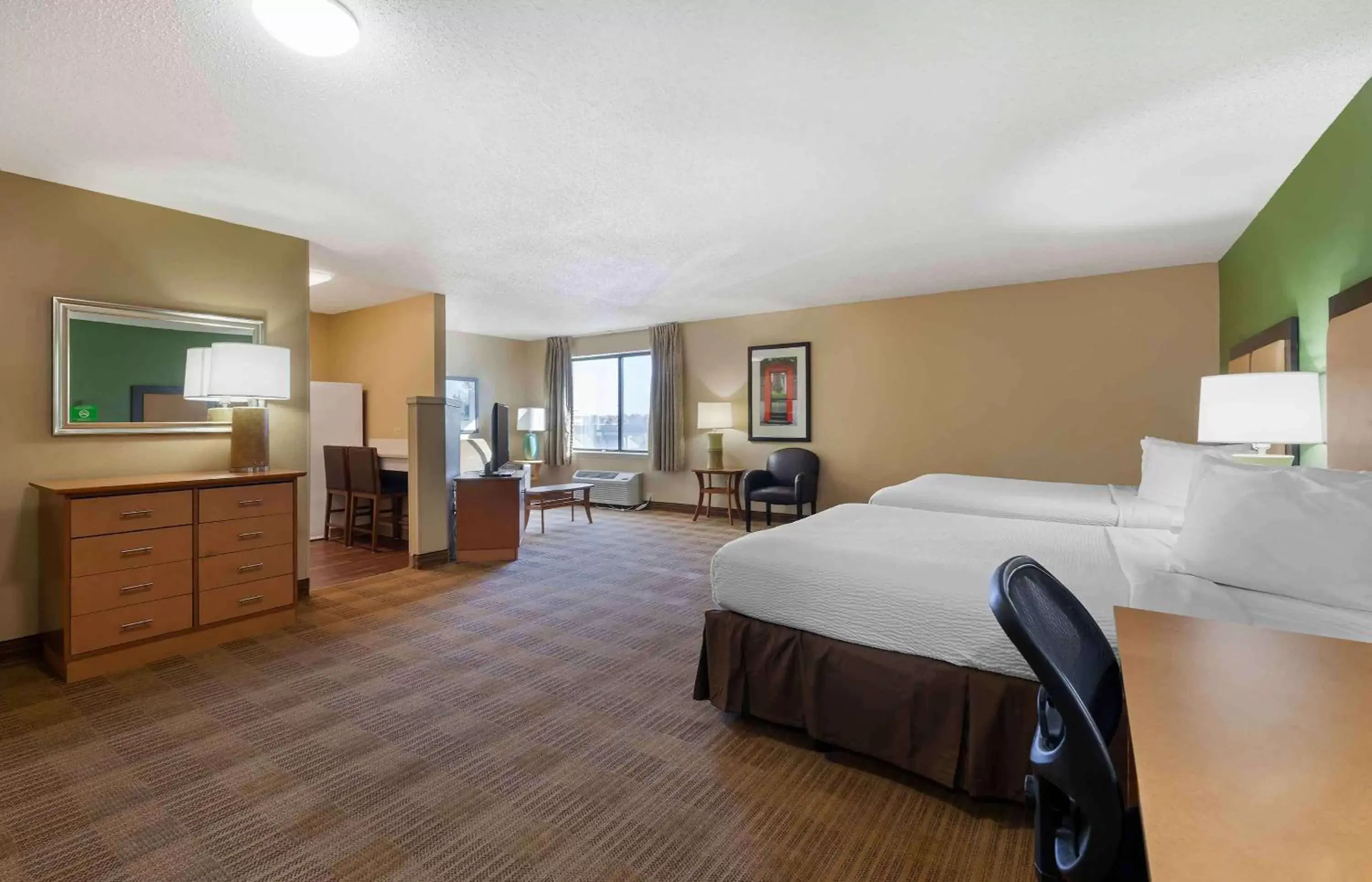 Bedroom in Extended Stay America Suites - Madison - Old Sauk Rd