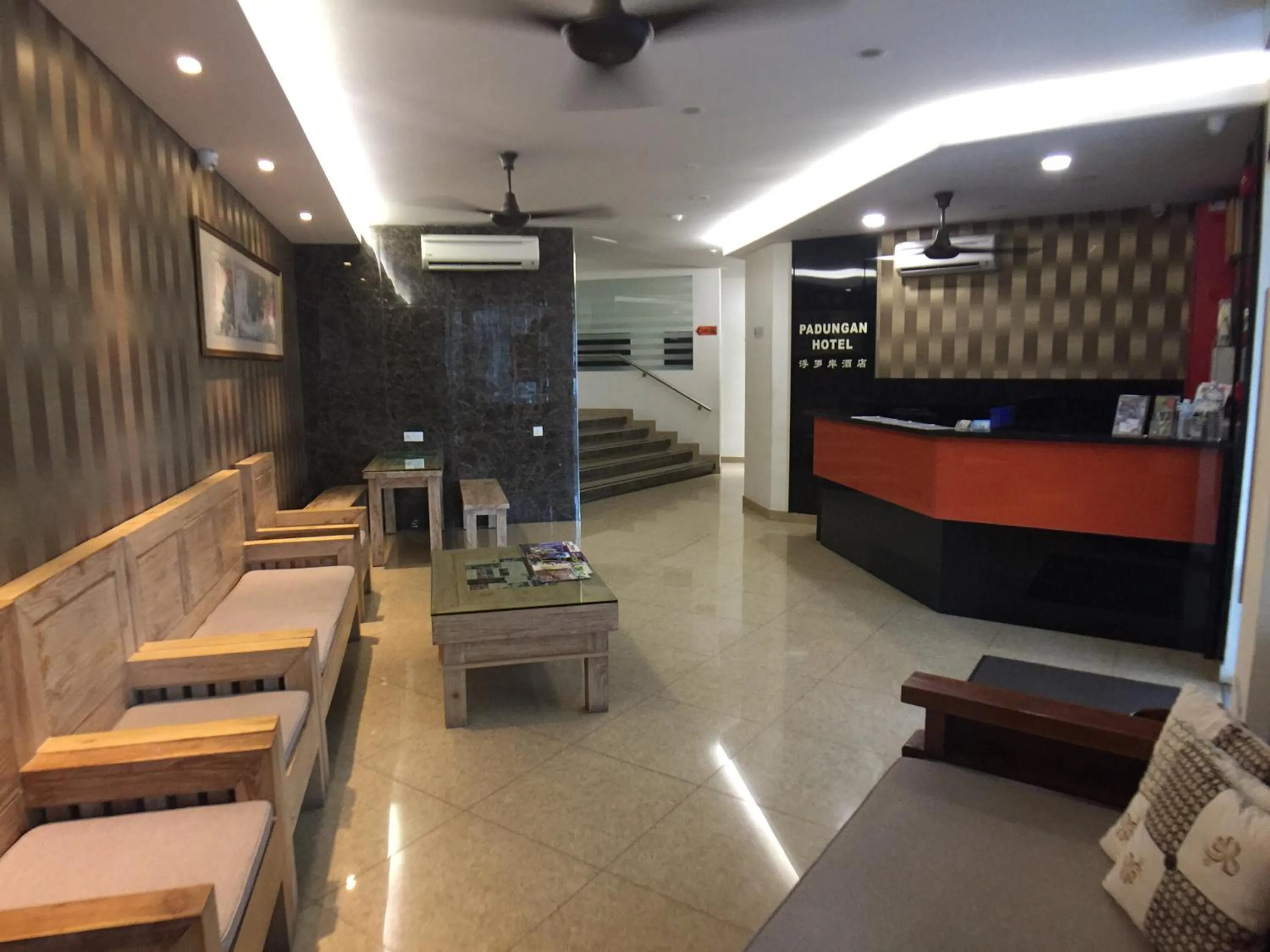 Lobby or reception in Padungan Hotel